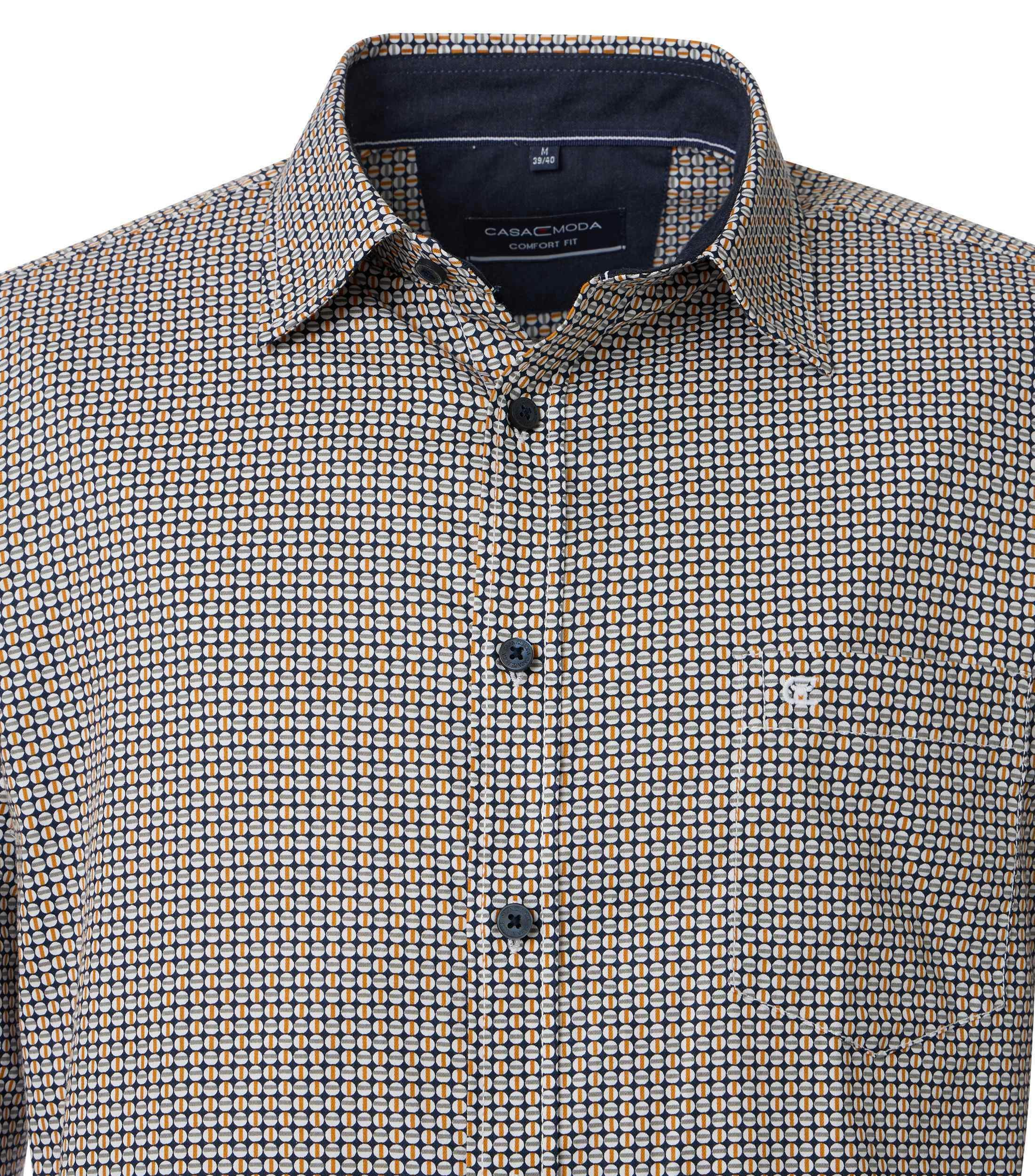 Ein Freizeithemd im Print Muster in der Farbe Blau