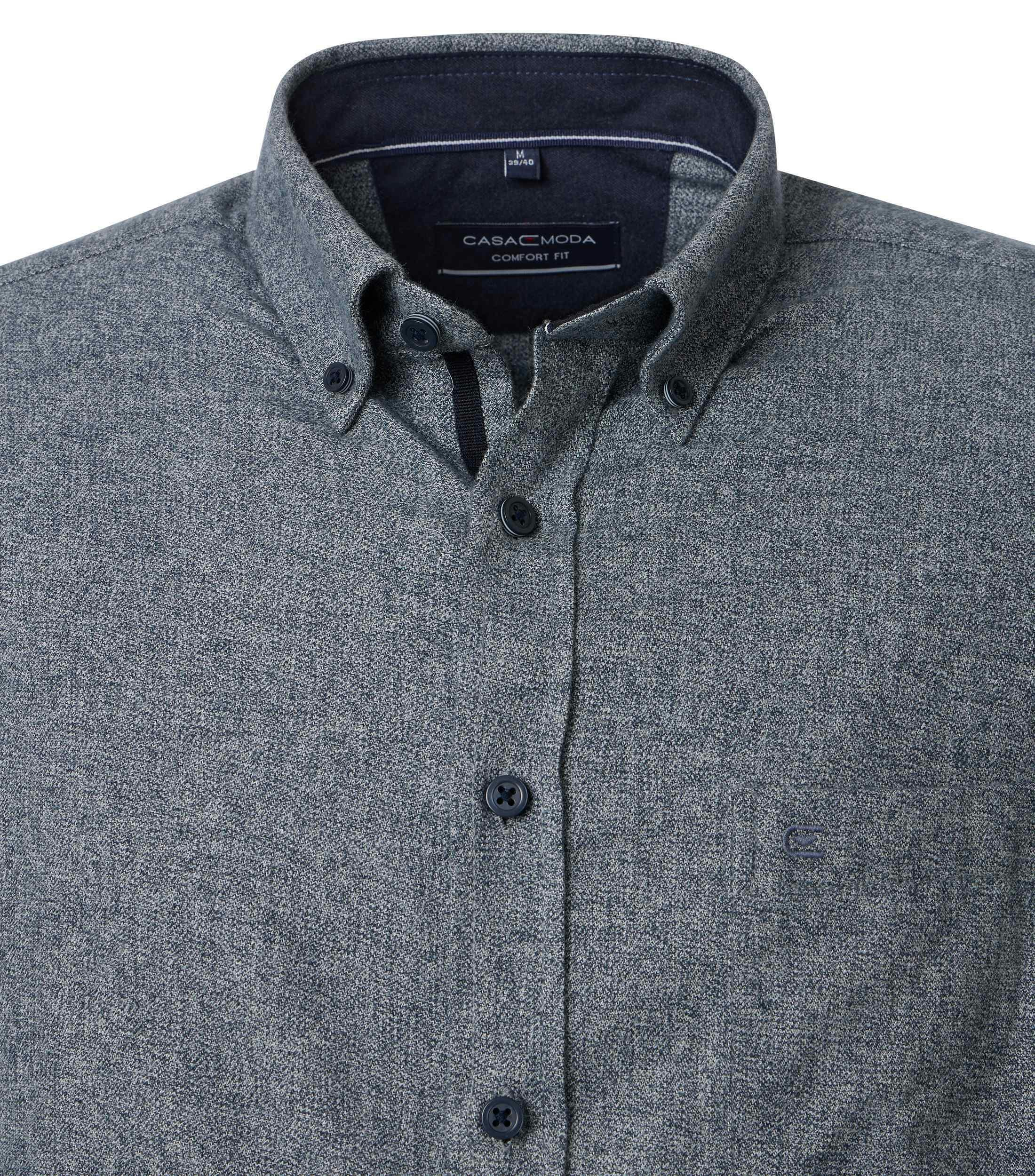 Ein Freizeithemd im uni Muster in der Farbe Blau