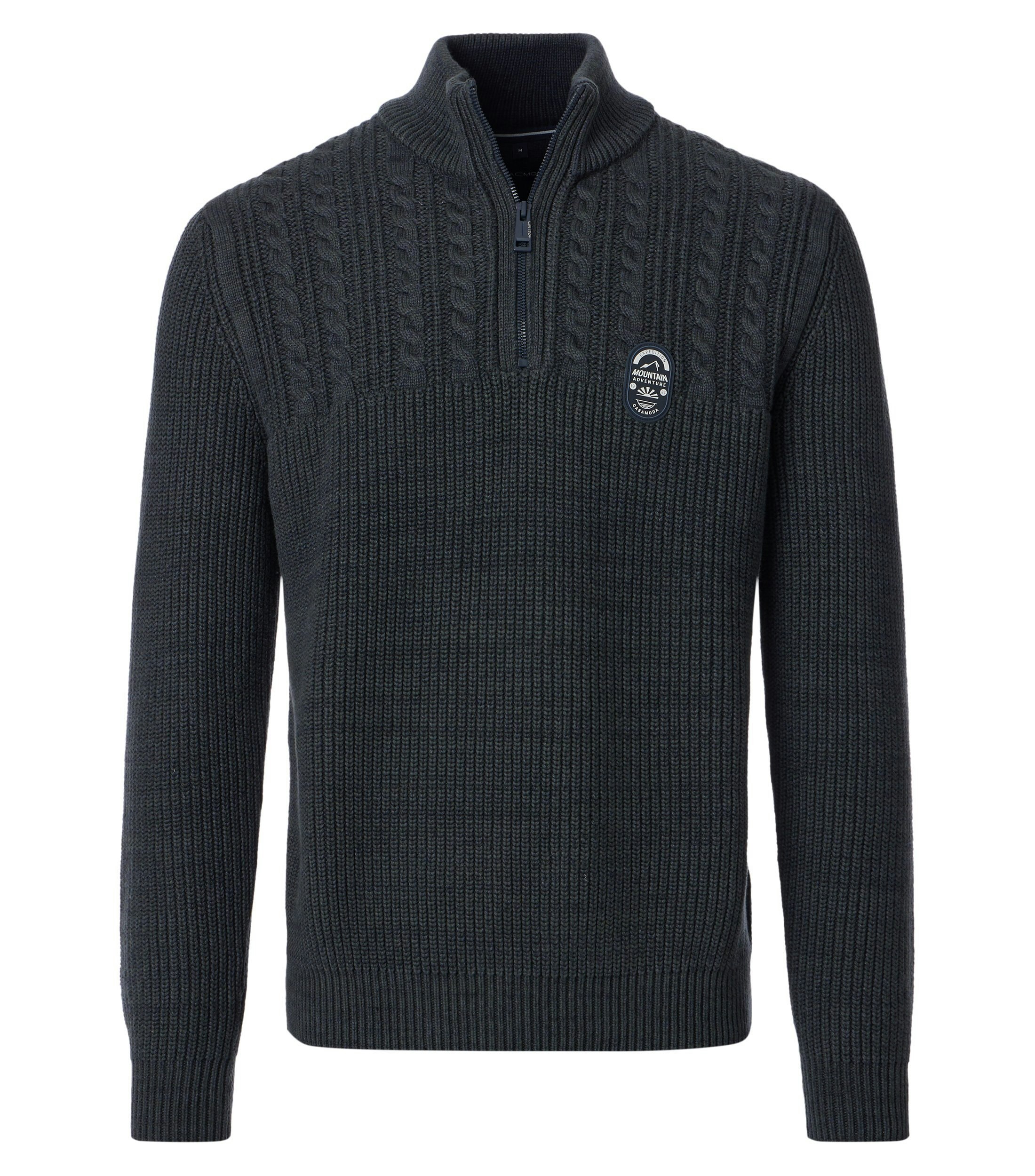 Ein Pullover im uni Muster in der Farbe Grün