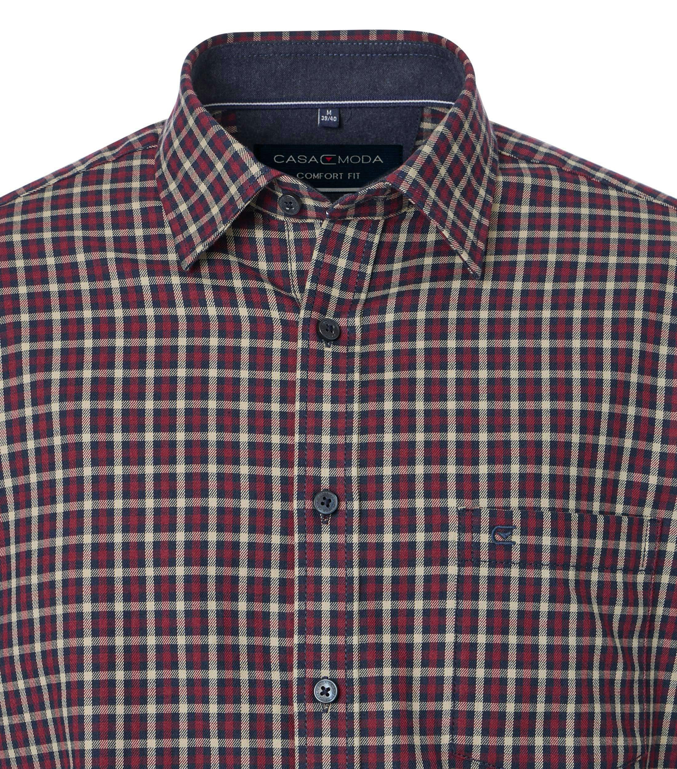 Ein Freizeithemd im kariert Muster in der Farbe Rot