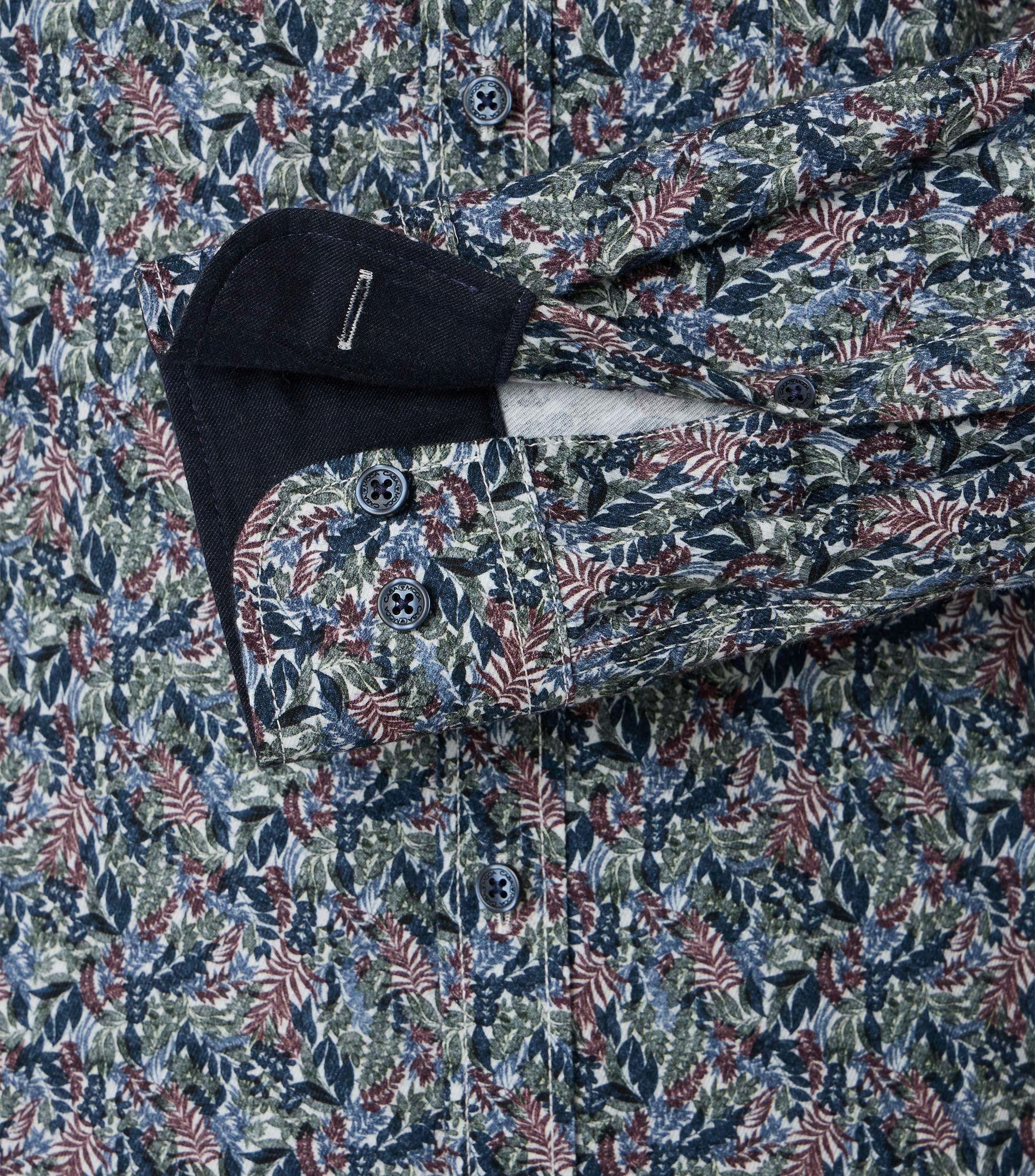 Ein Freizeithemd im Print Muster in der Farbe Grünblau