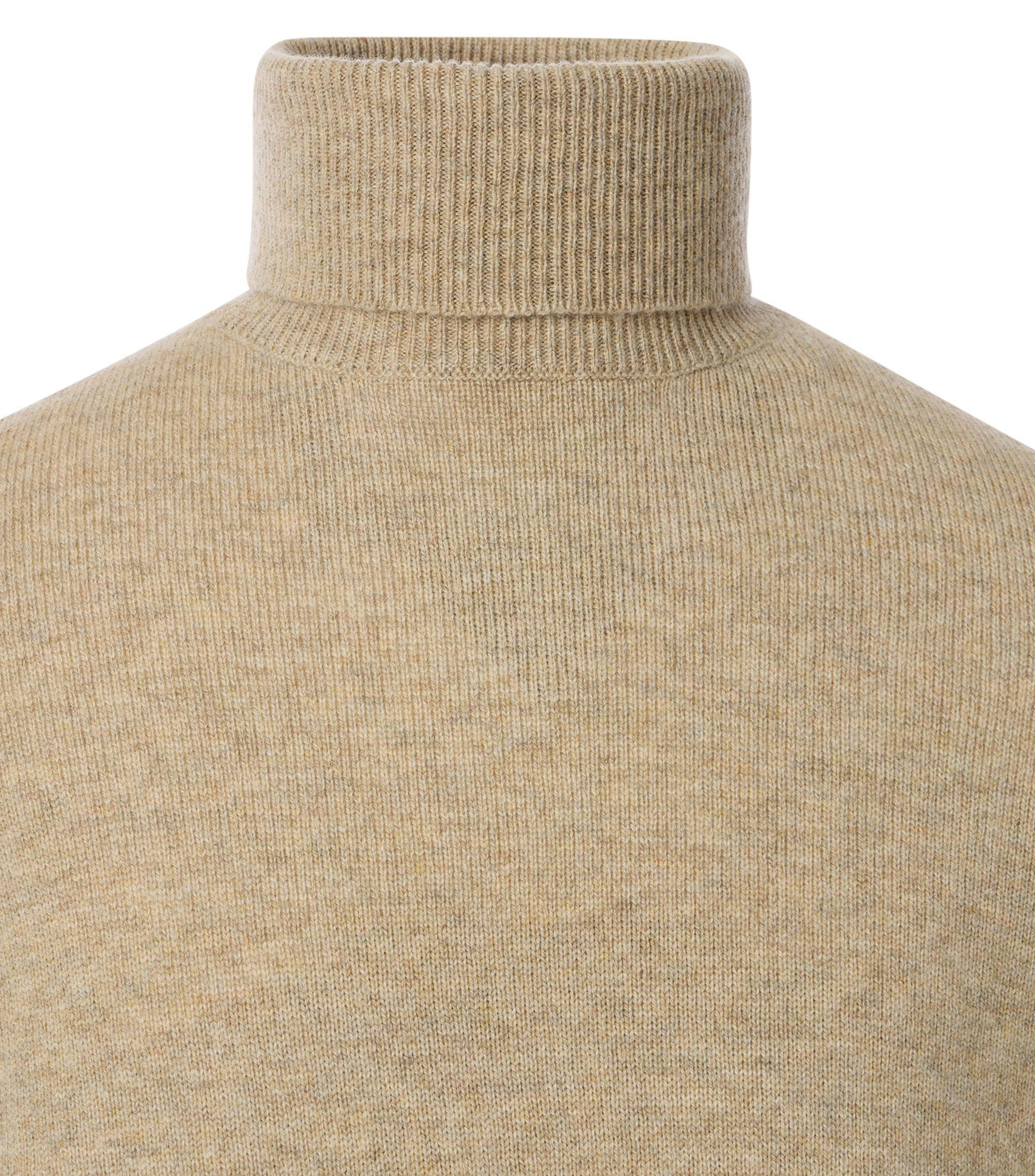 Ein Pullover im uni Muster in der Farbe Champagner Beige