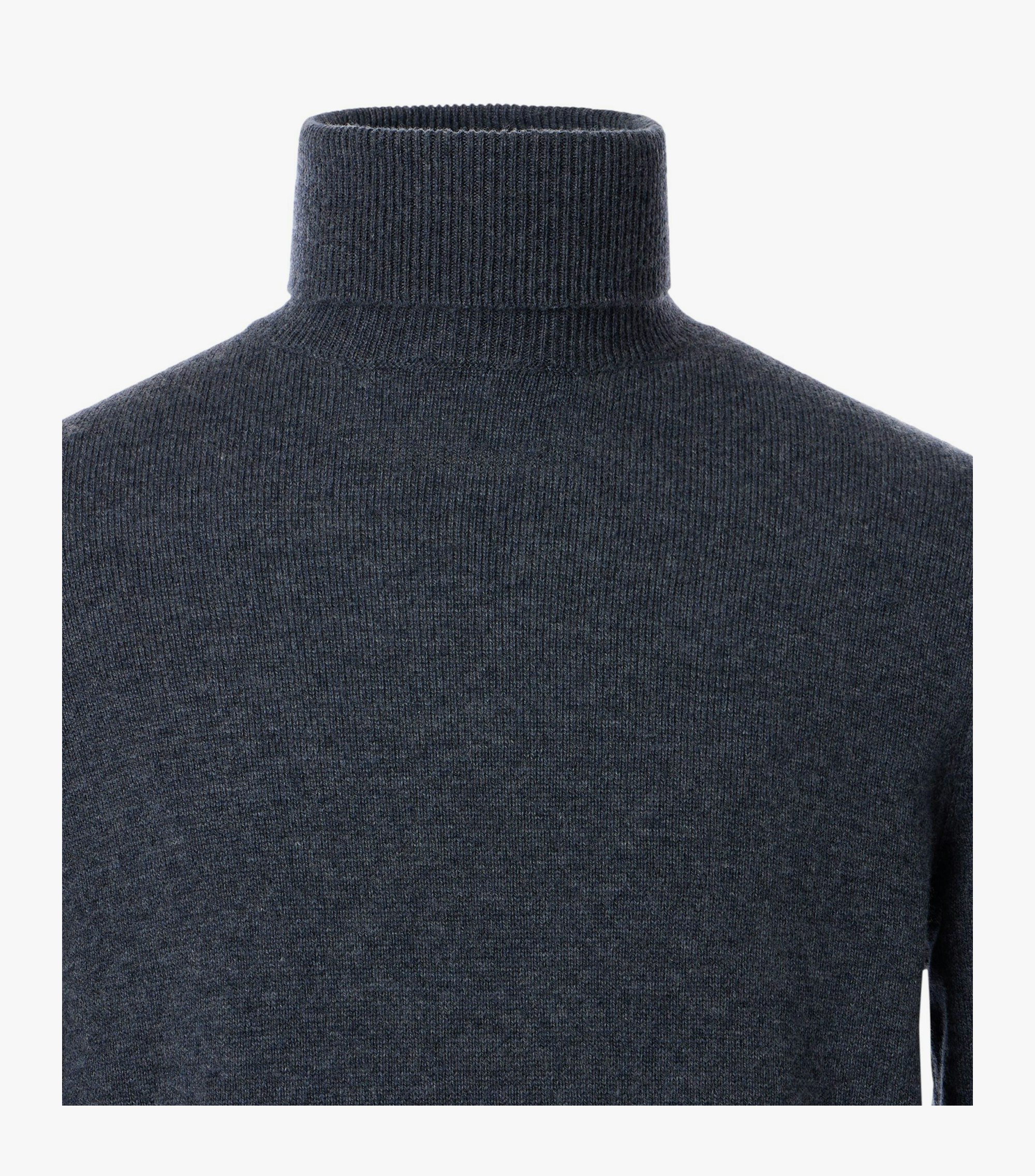 Ein Pullover im uni Muster in der Farbe Dunkelblau