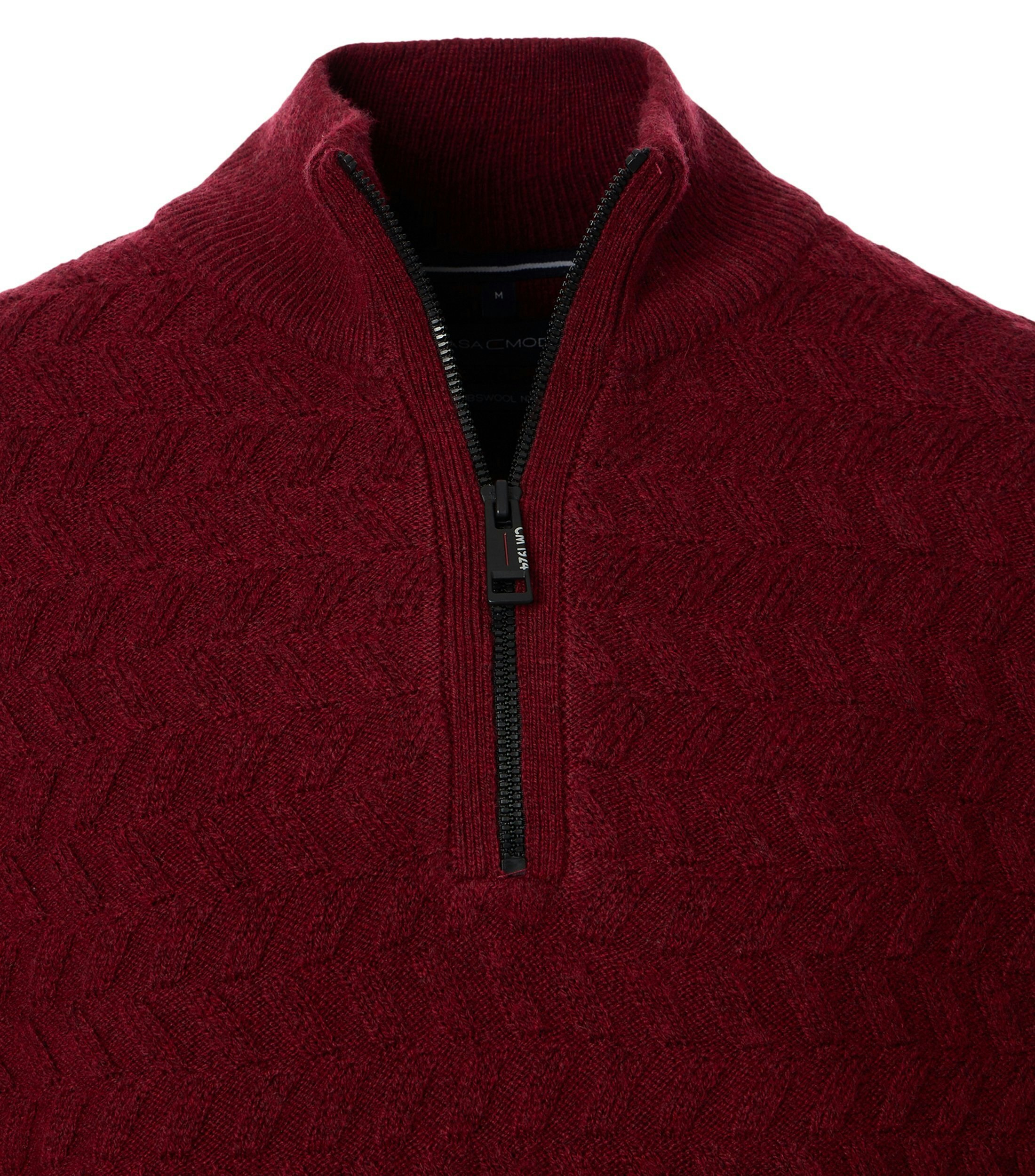 Ein Pullover im uni Muster in der Farbe Rot