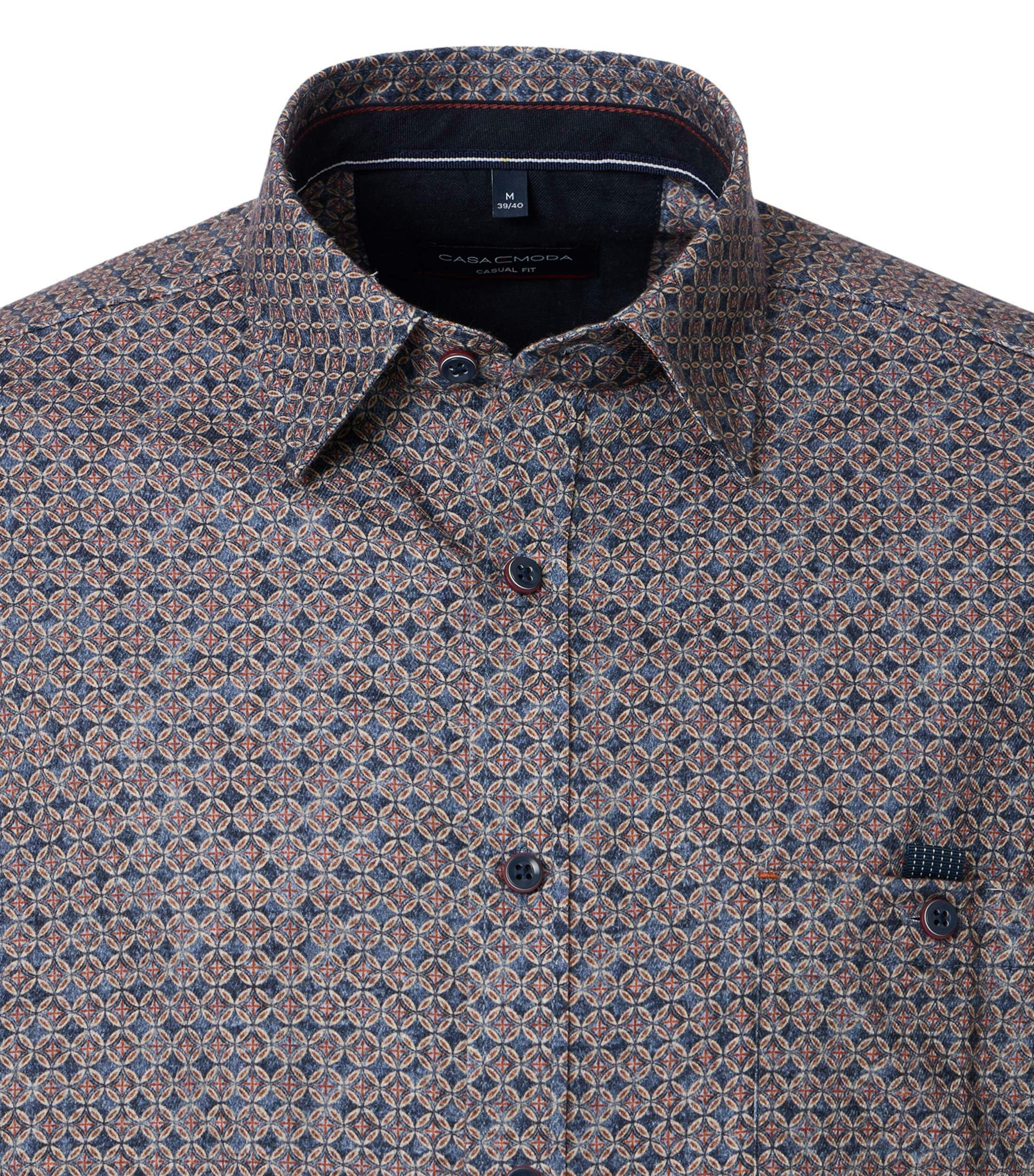 Ein Freizeithemd im Print Muster in der Farbe Hellrot