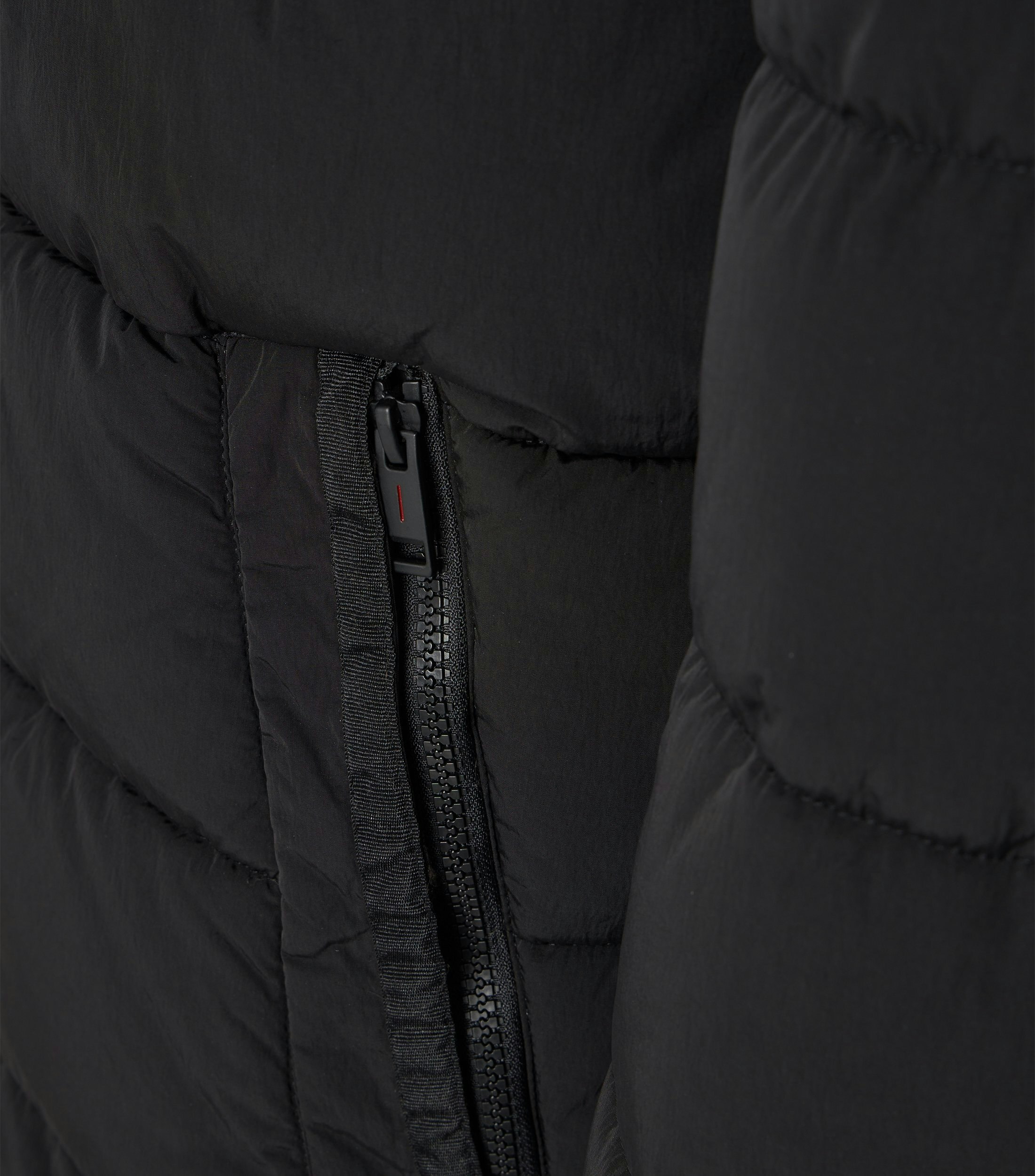 Ein Jacke im uni Muster in der Farbe Schwarz