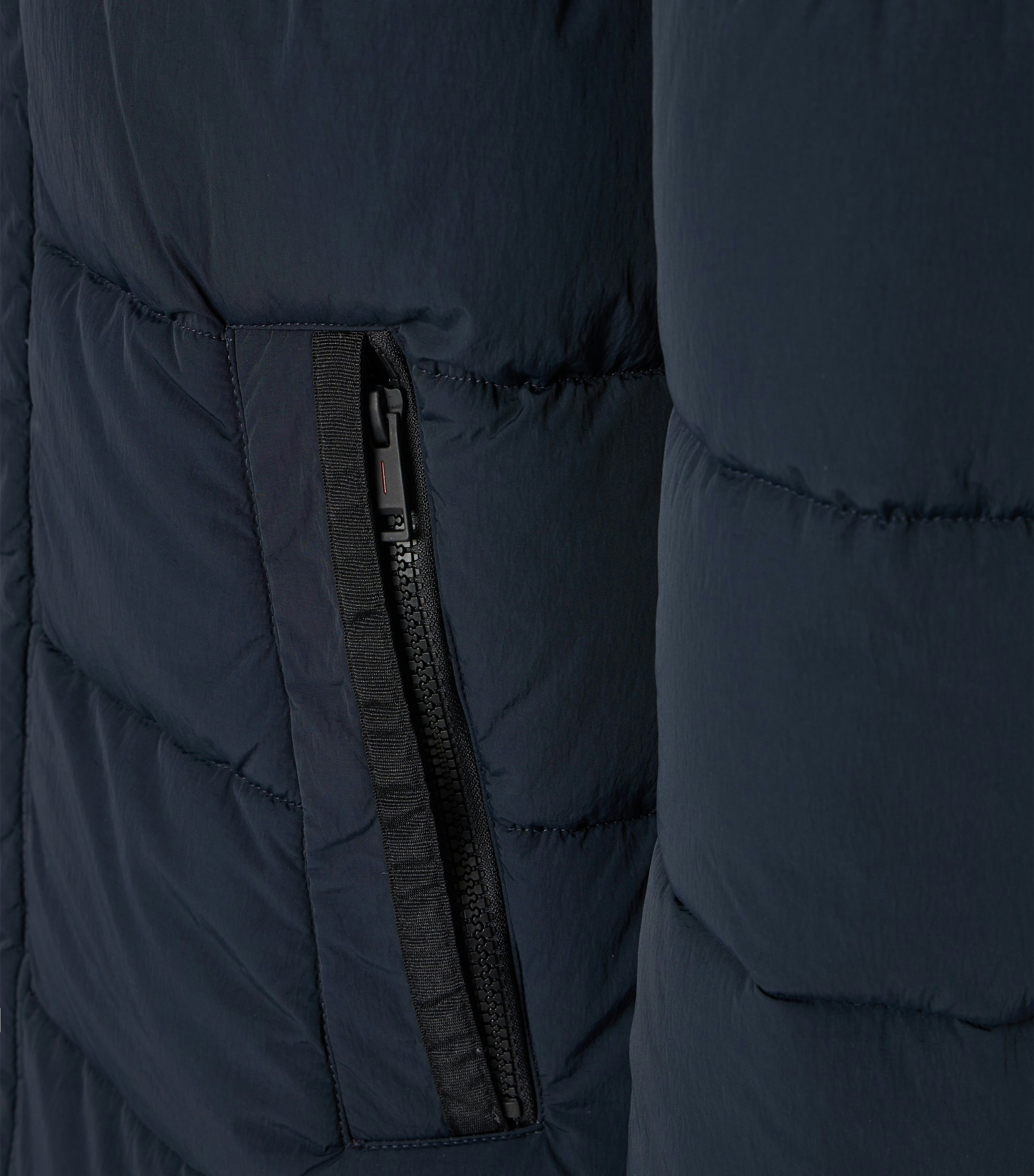 Ein Jacke im uni Muster in der Farbe Dunkelblau