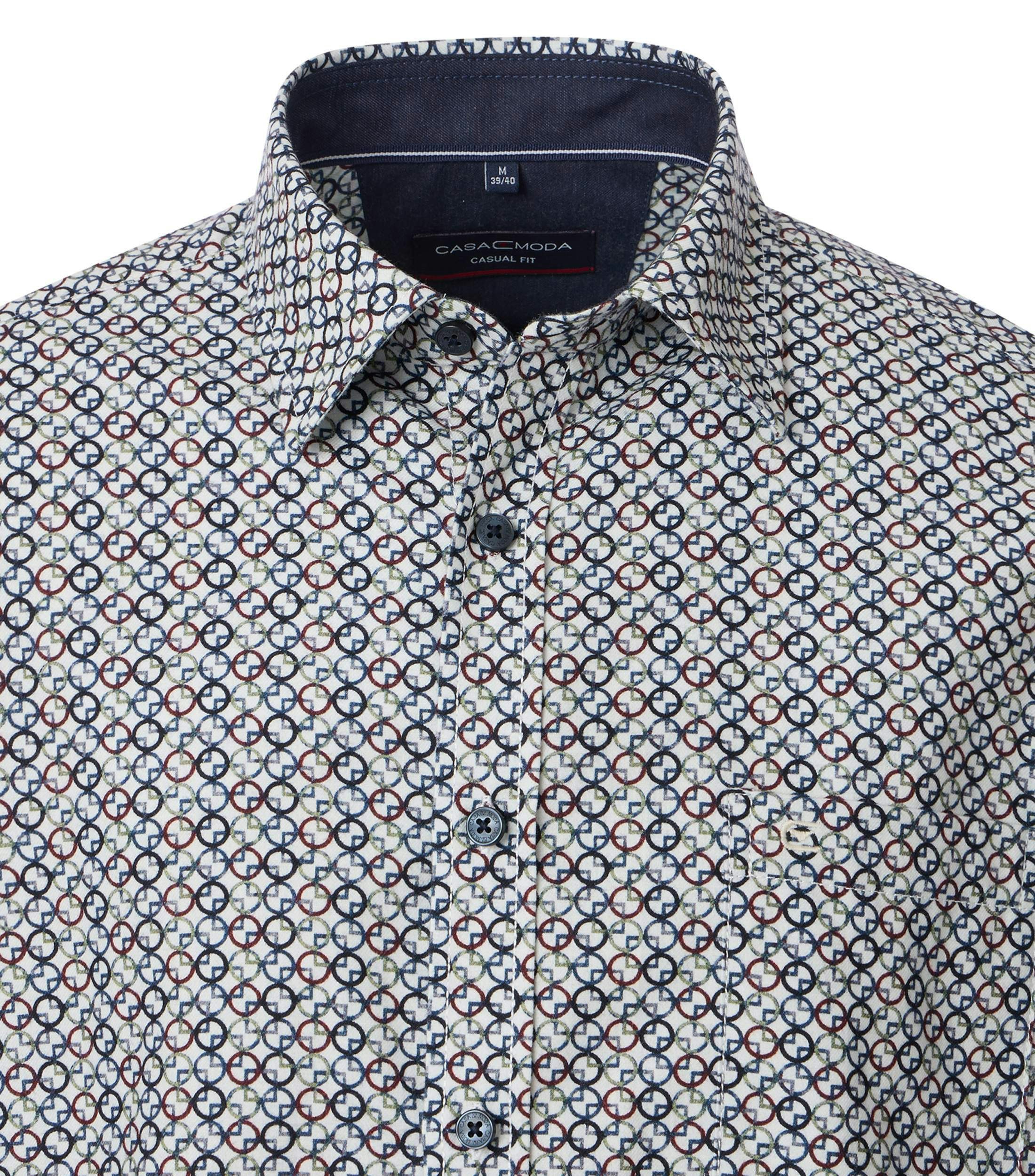 Ein Freizeithemd im Print Muster in der Farbe Hellblau