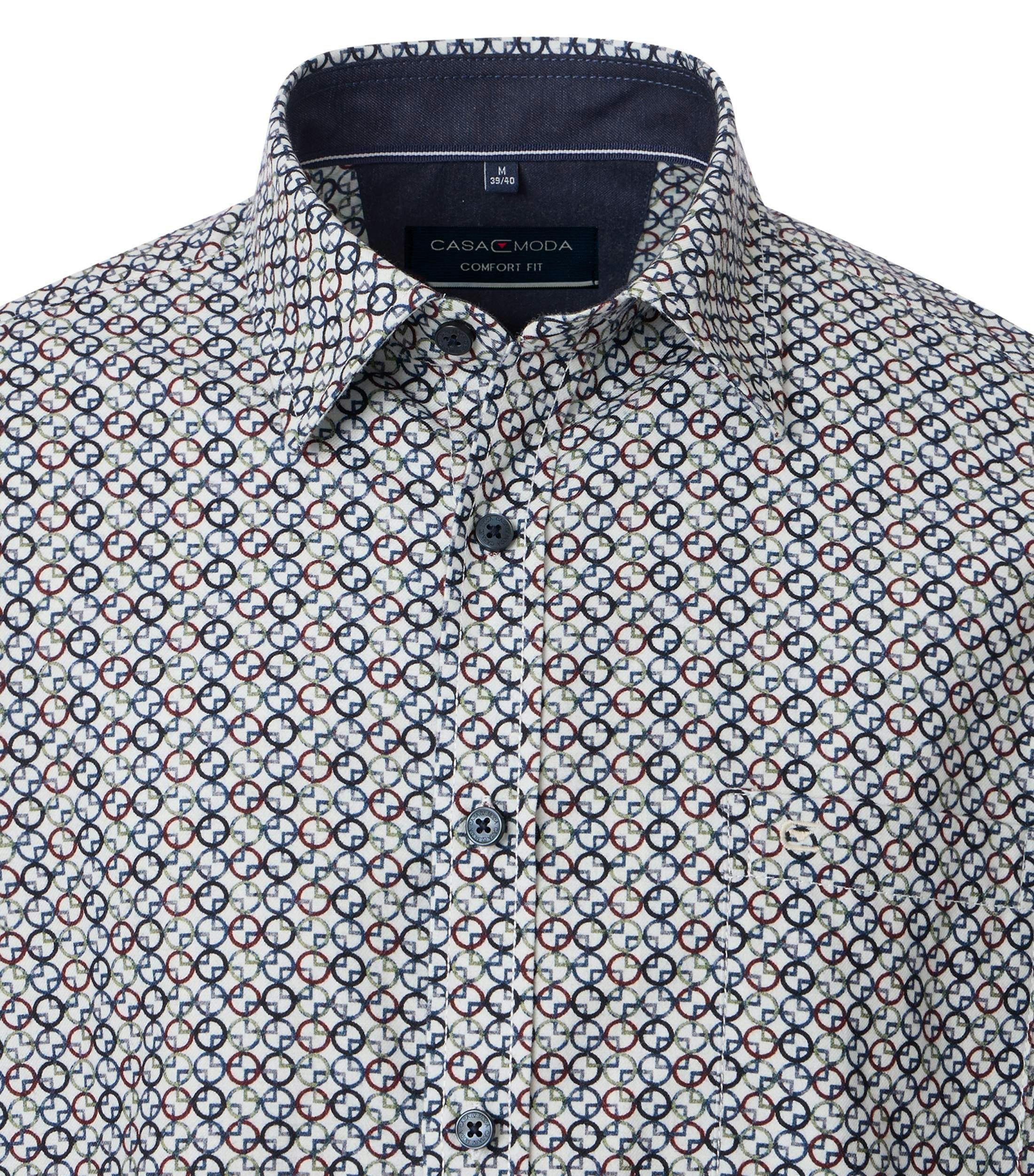 Ein Freizeithemd im Print Muster in der Farbe Grau