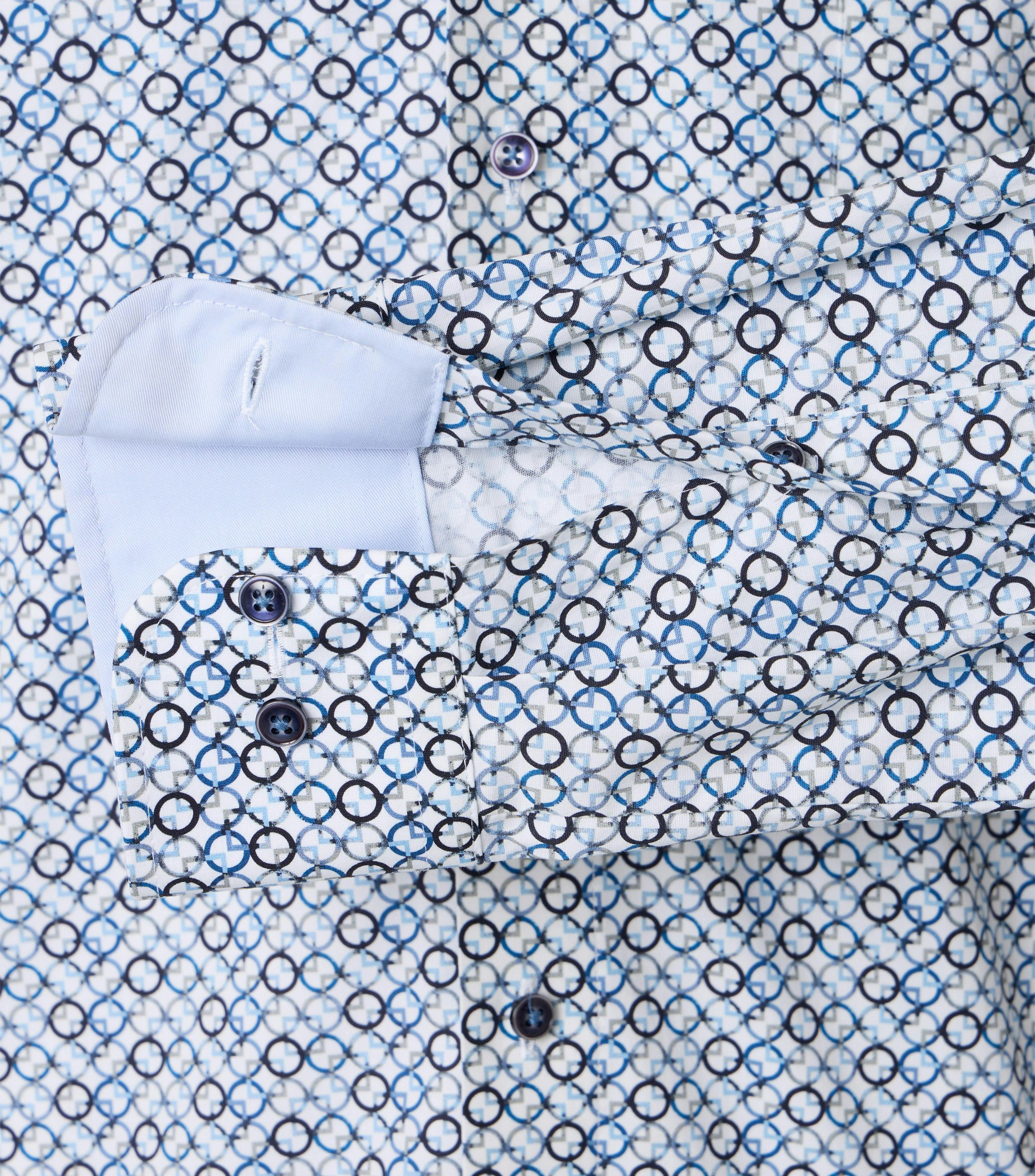 Ein Businesshemd im Print Muster in der Farbe Blau