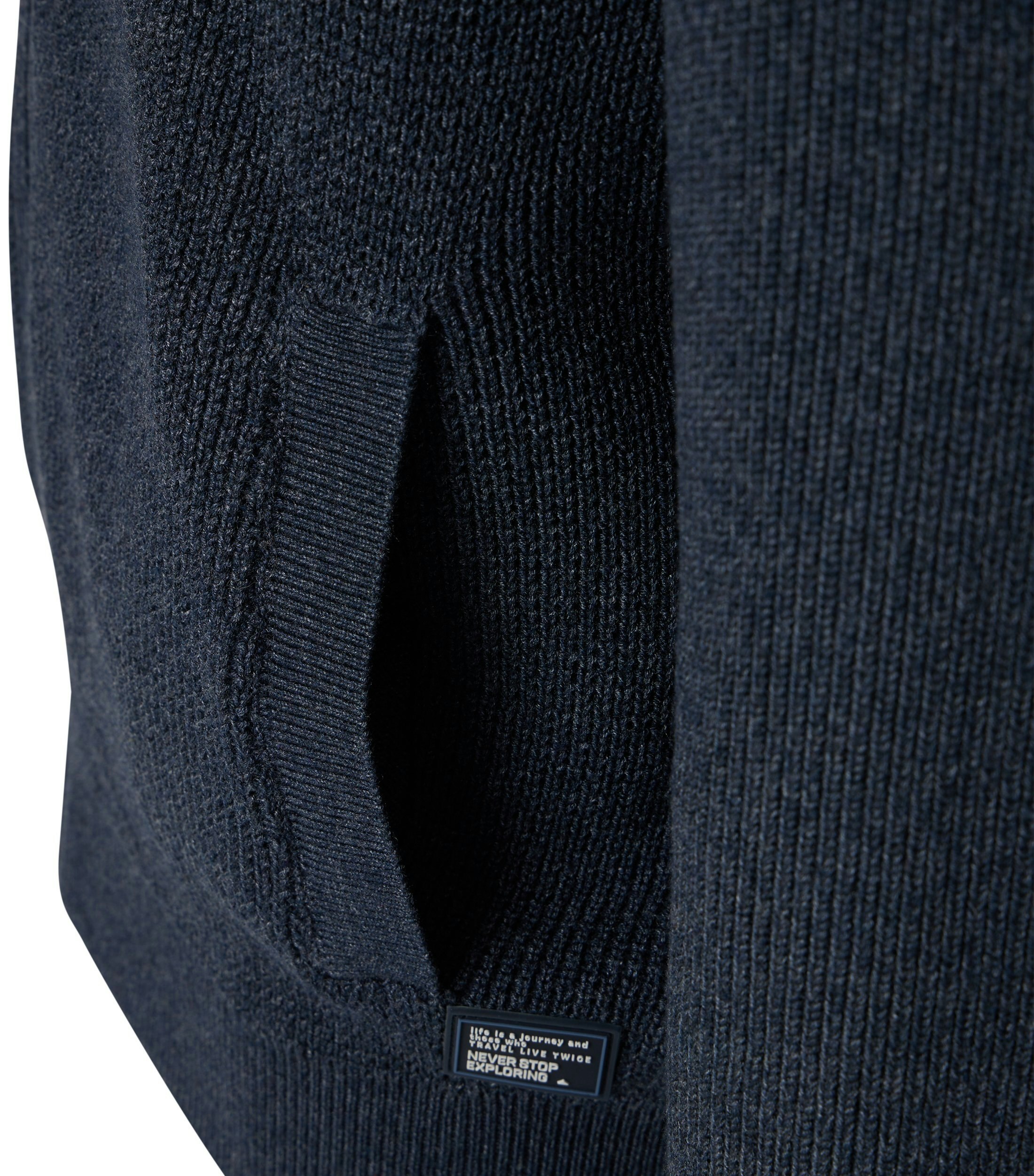 Ein Strickjacke im uni Muster in der Farbe Dunkelblau