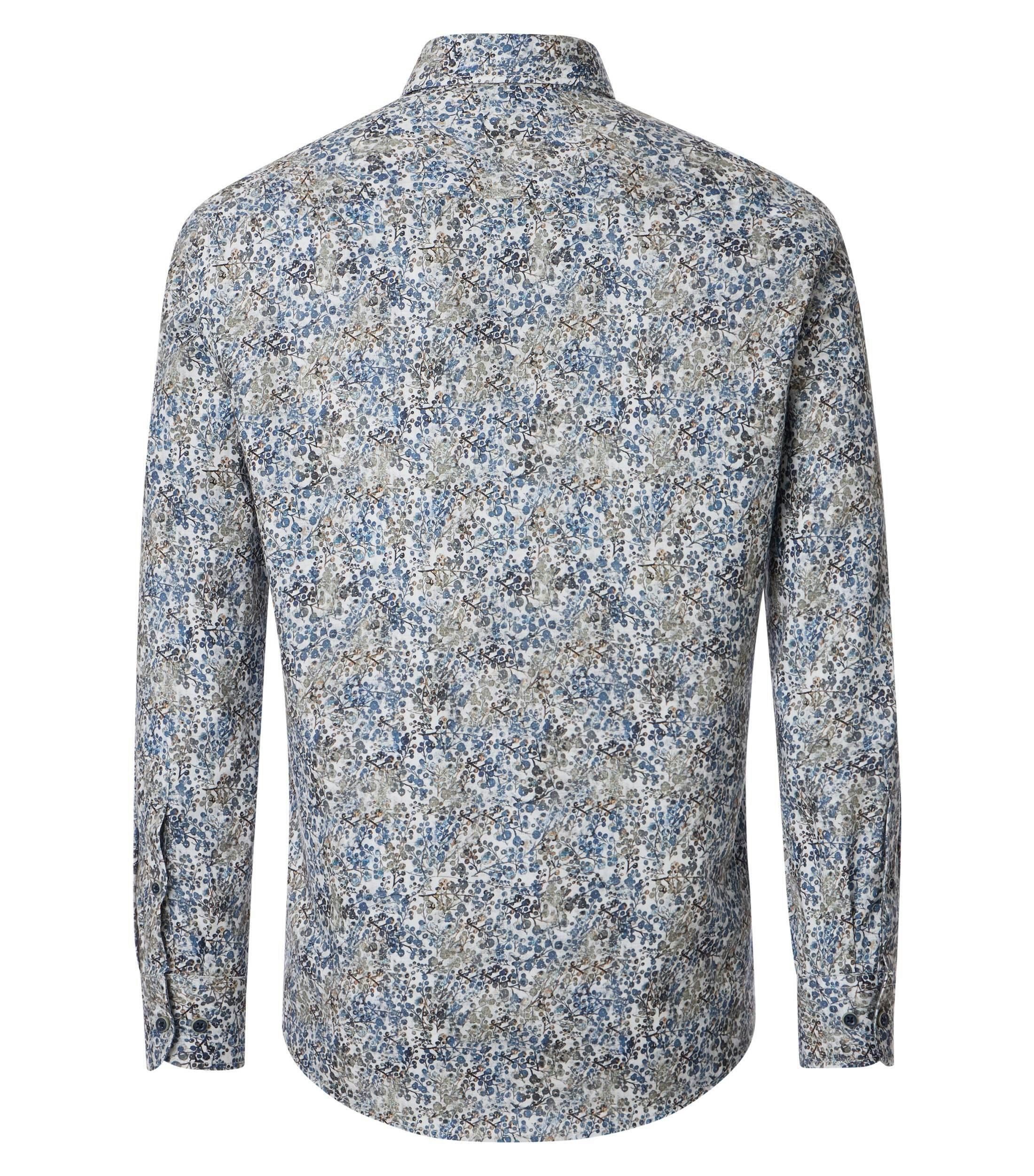 Ein Freizeithemd im Print Muster in der Farbe Hellblau