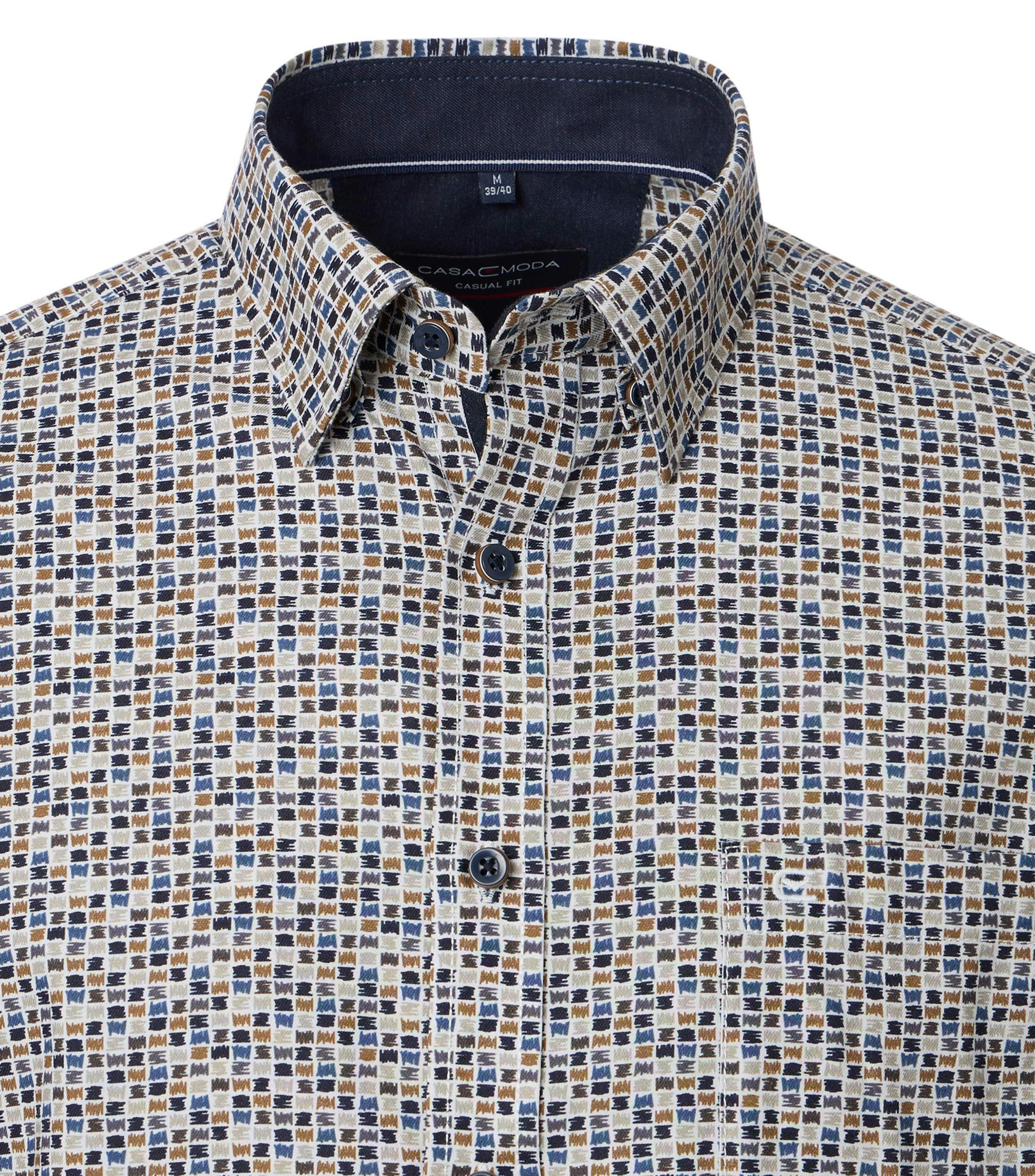 Ein Freizeithemd im Print Muster in der Farbe Blau