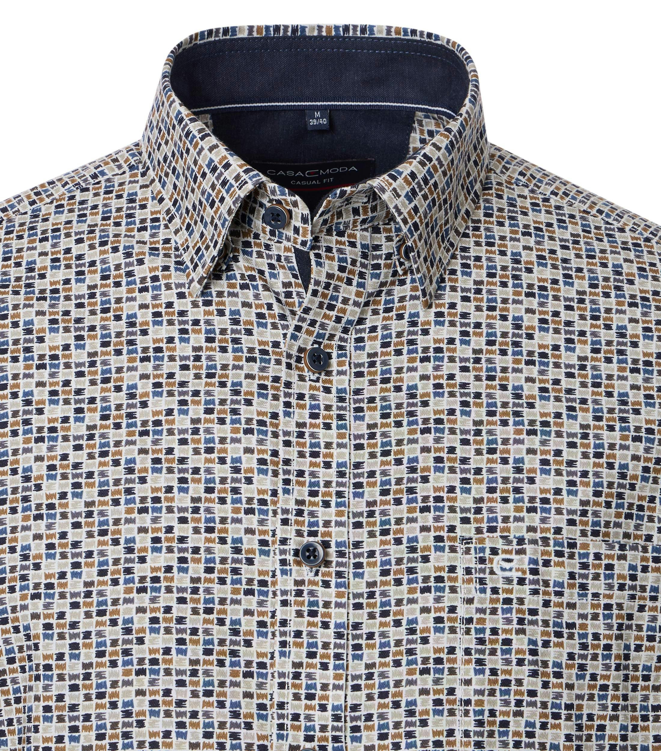 Ein Freizeithemd im Print Muster in der Farbe Blau