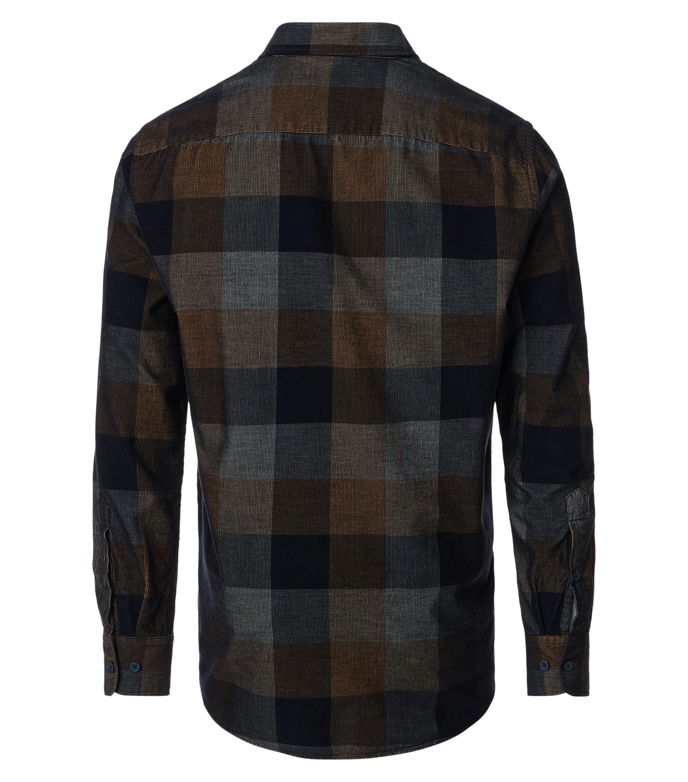 Das Model trägt ein Freizeithemd im kariert Muster in der Farbe Kastanienbraun