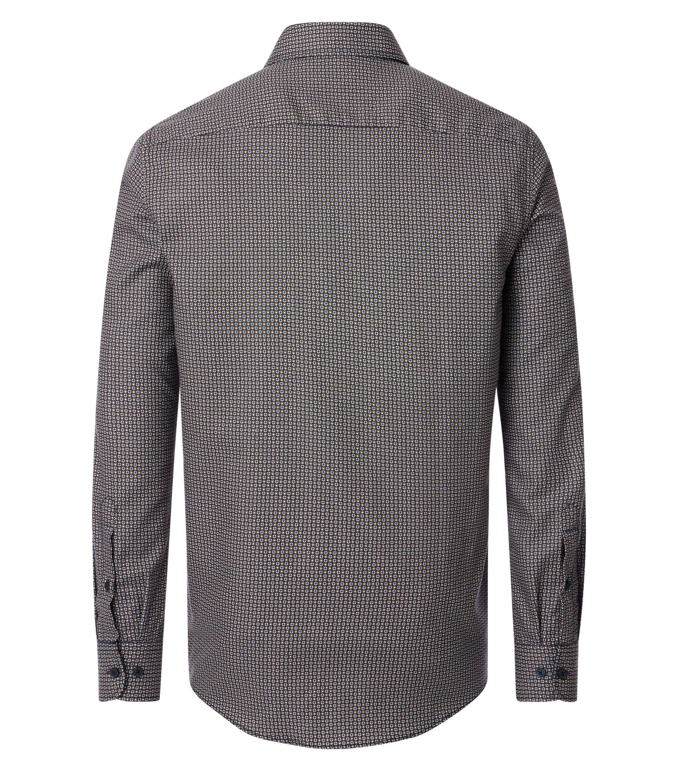 Ein Freizeithemd im Print Muster in der Farbe Braun