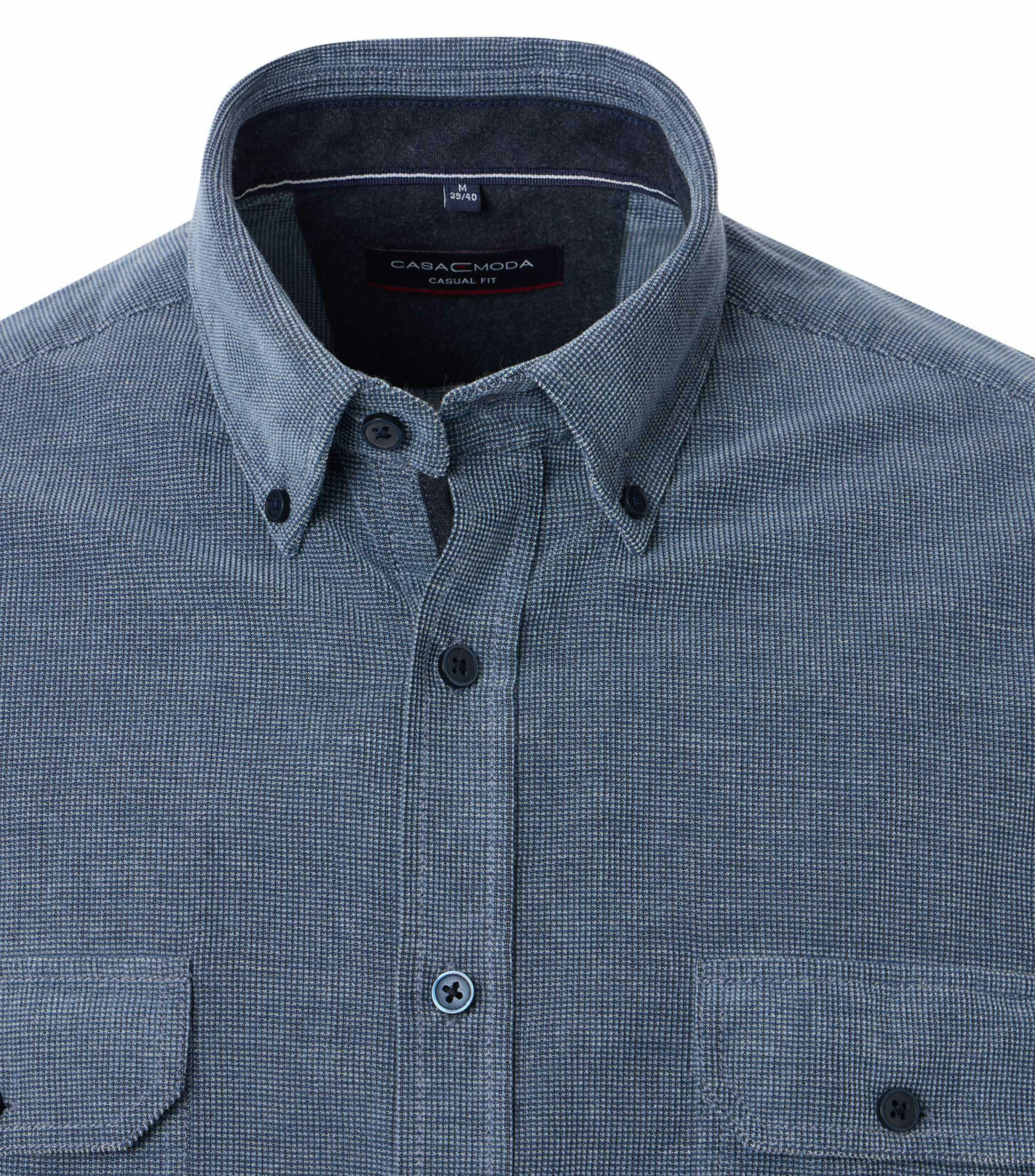 Ein Freizeithemd im uni Muster in der Farbe Mittelblau