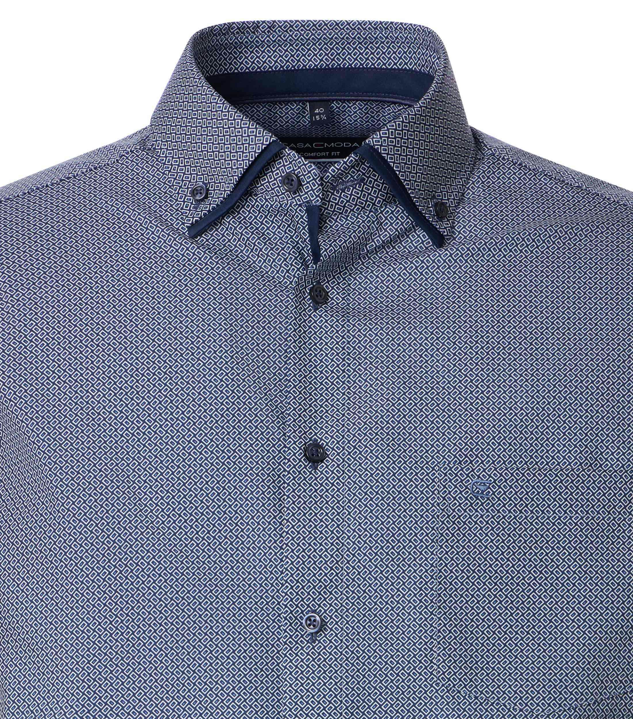 Ein Businesshemd im Print Muster in der Farbe Blau