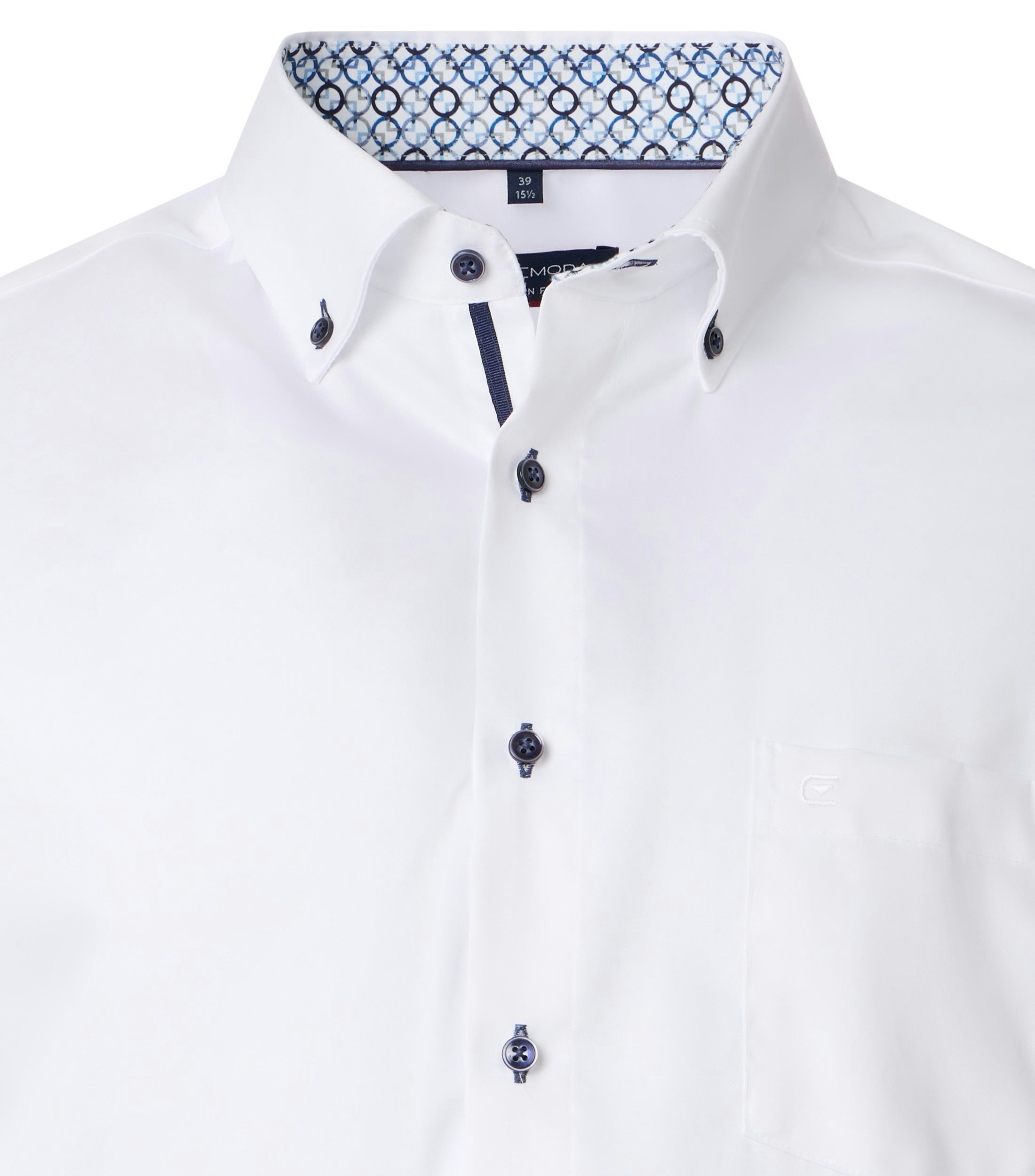 Ein Businesshemd im uni Muster in der Farbe Weiß