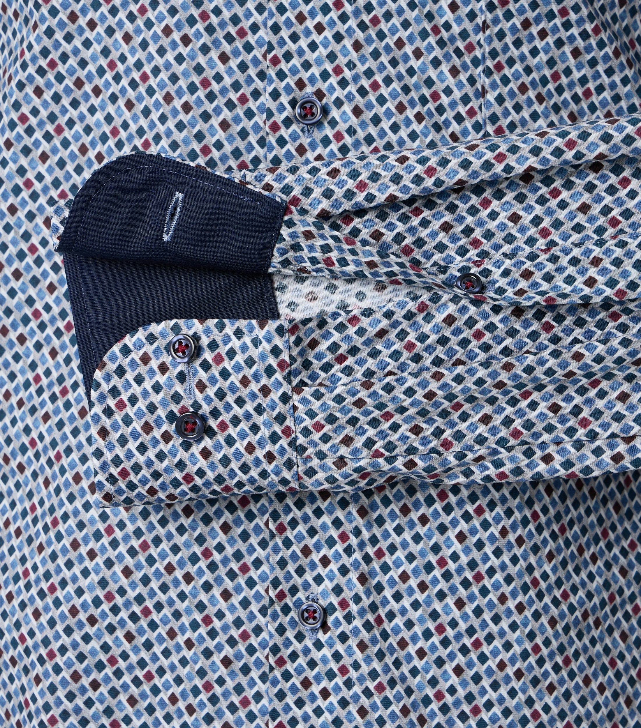 Ein Businesshemd im Print Muster in der Farbe Blau