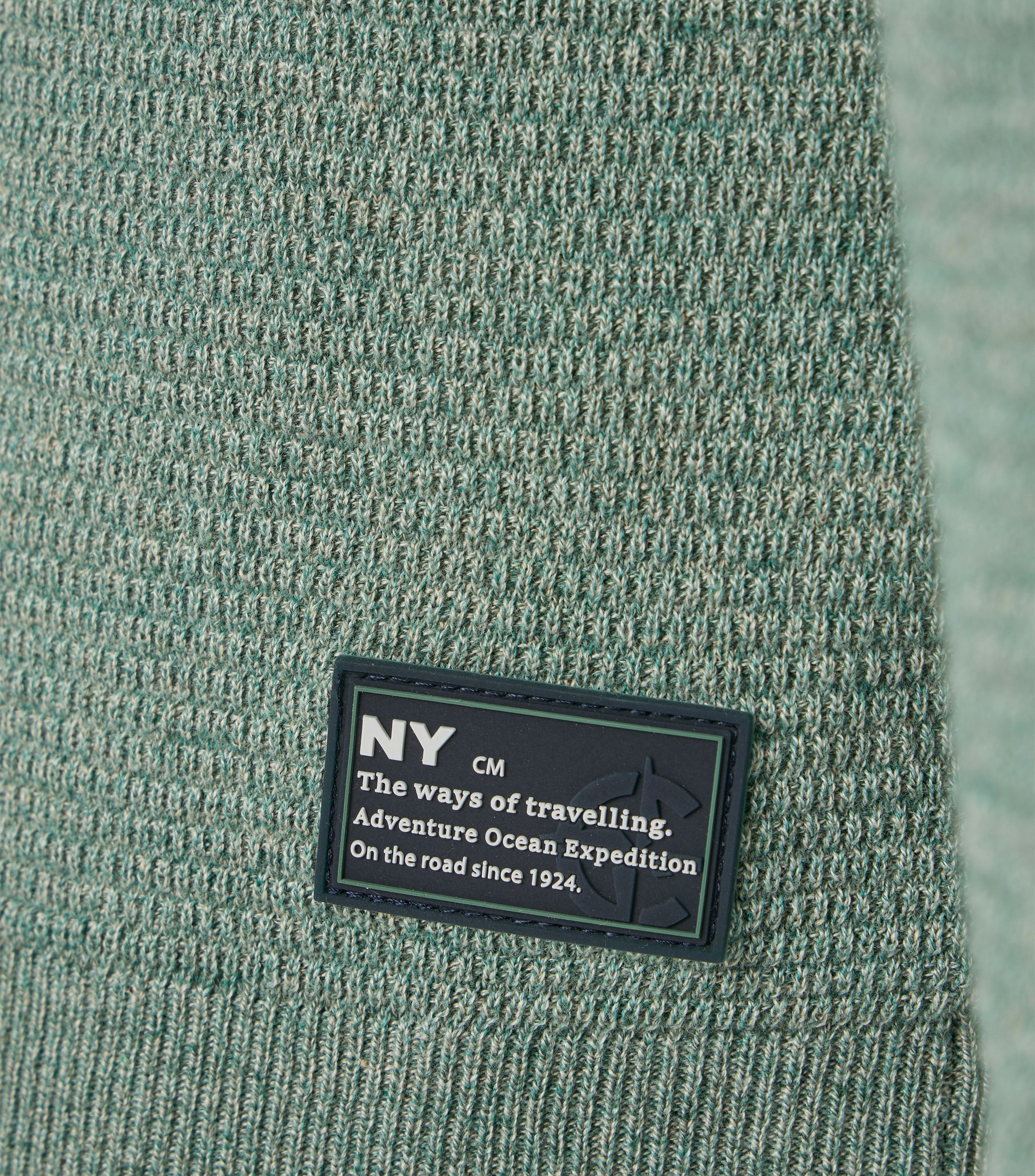 Ein Pullover im uni Muster in der Farbe Hellgrün