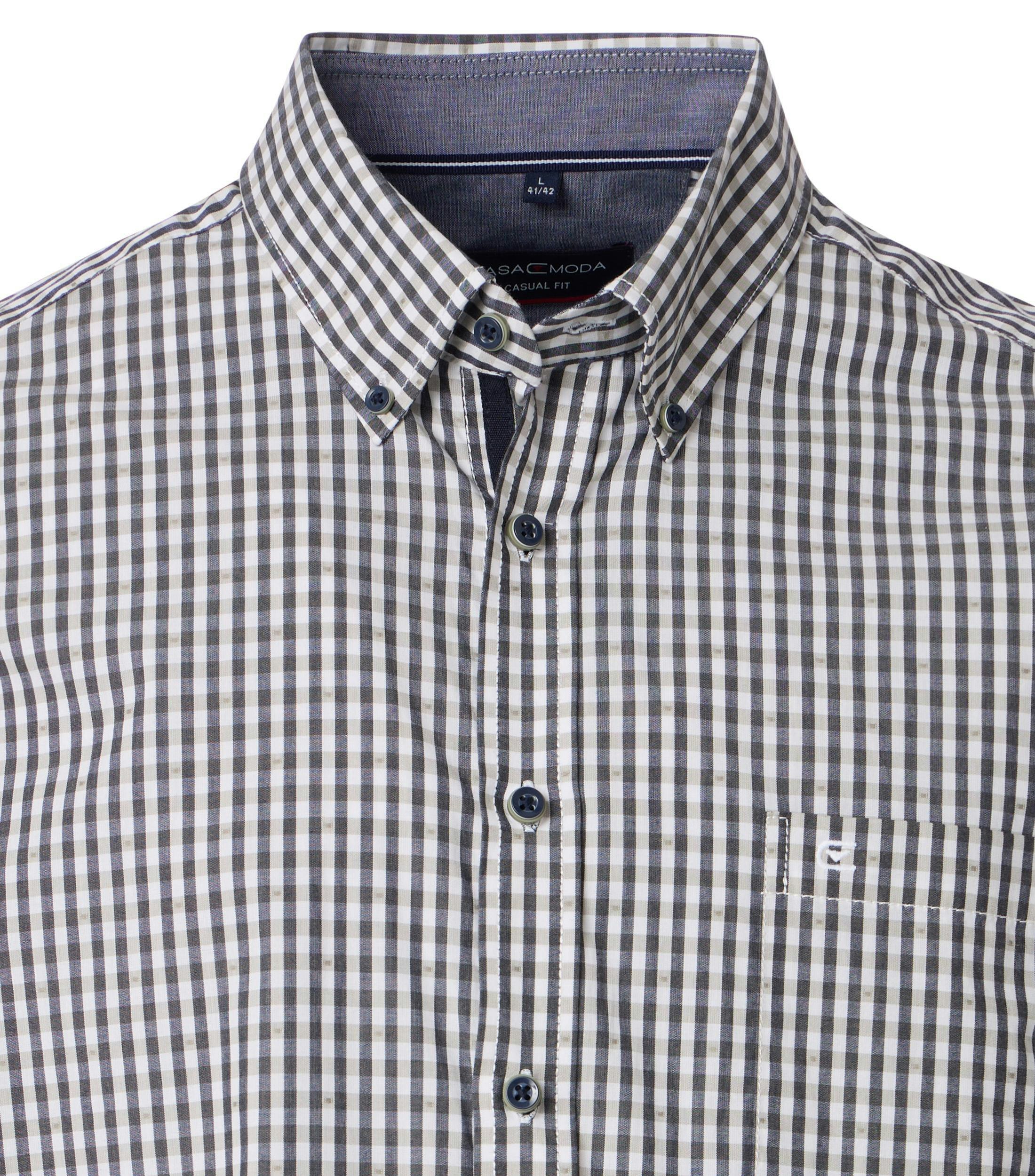 Ein Freizeithemd im kariert Muster in der Farbe Hellgrau