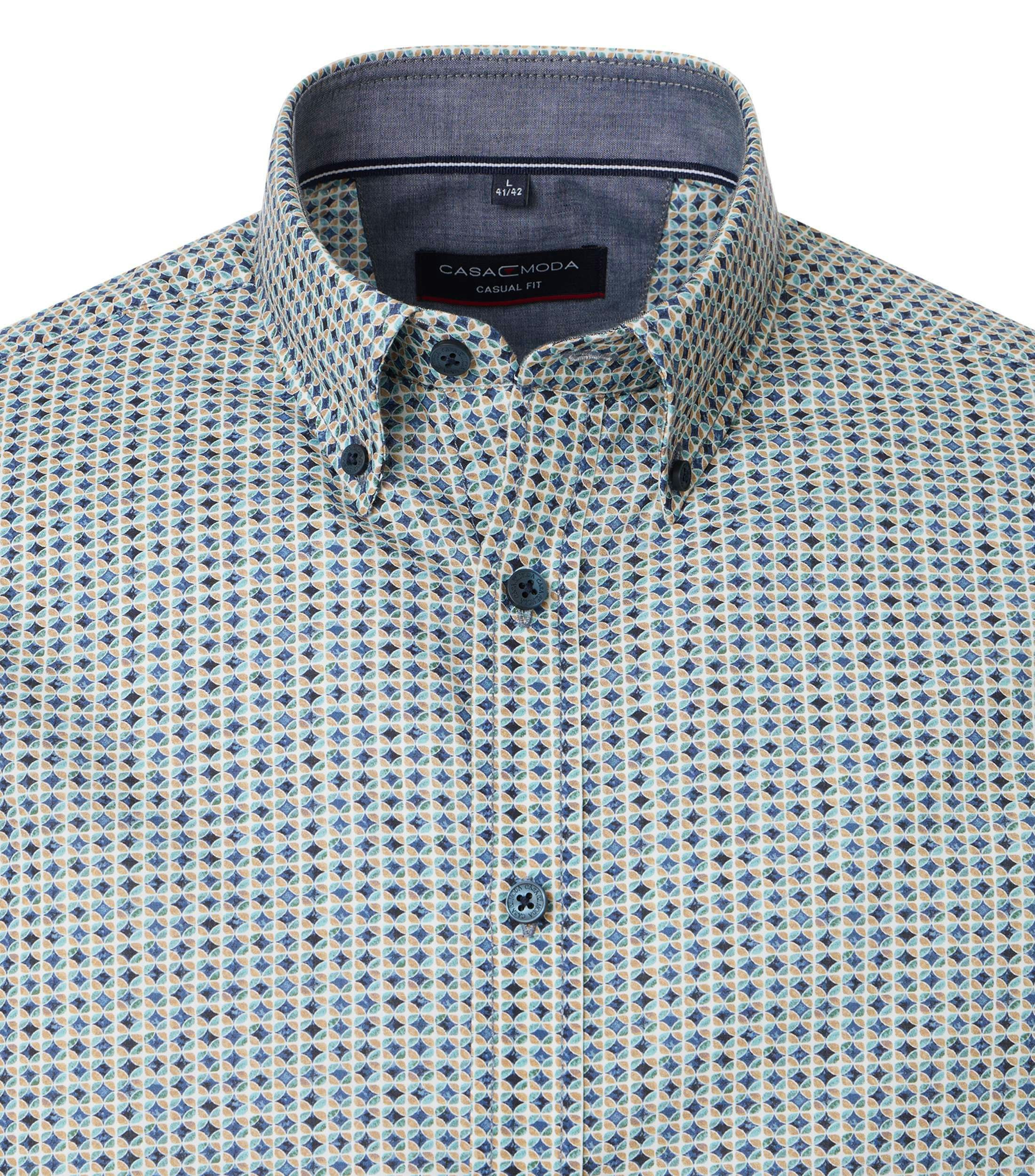 Ein Freizeithemd im Print Muster in der Farbe Türkis