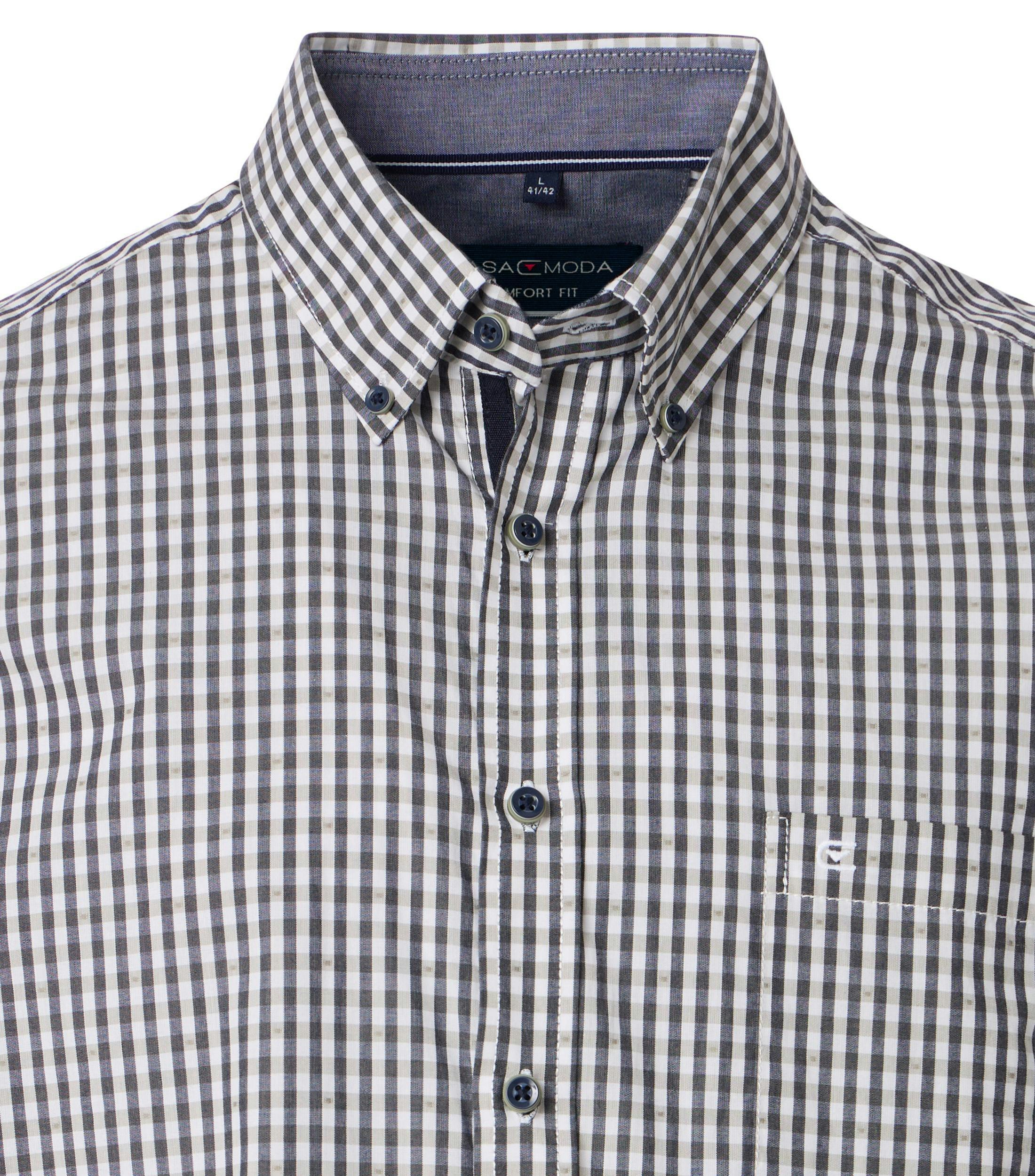 Ein Freizeithemd im kariert Muster in der Farbe Grau