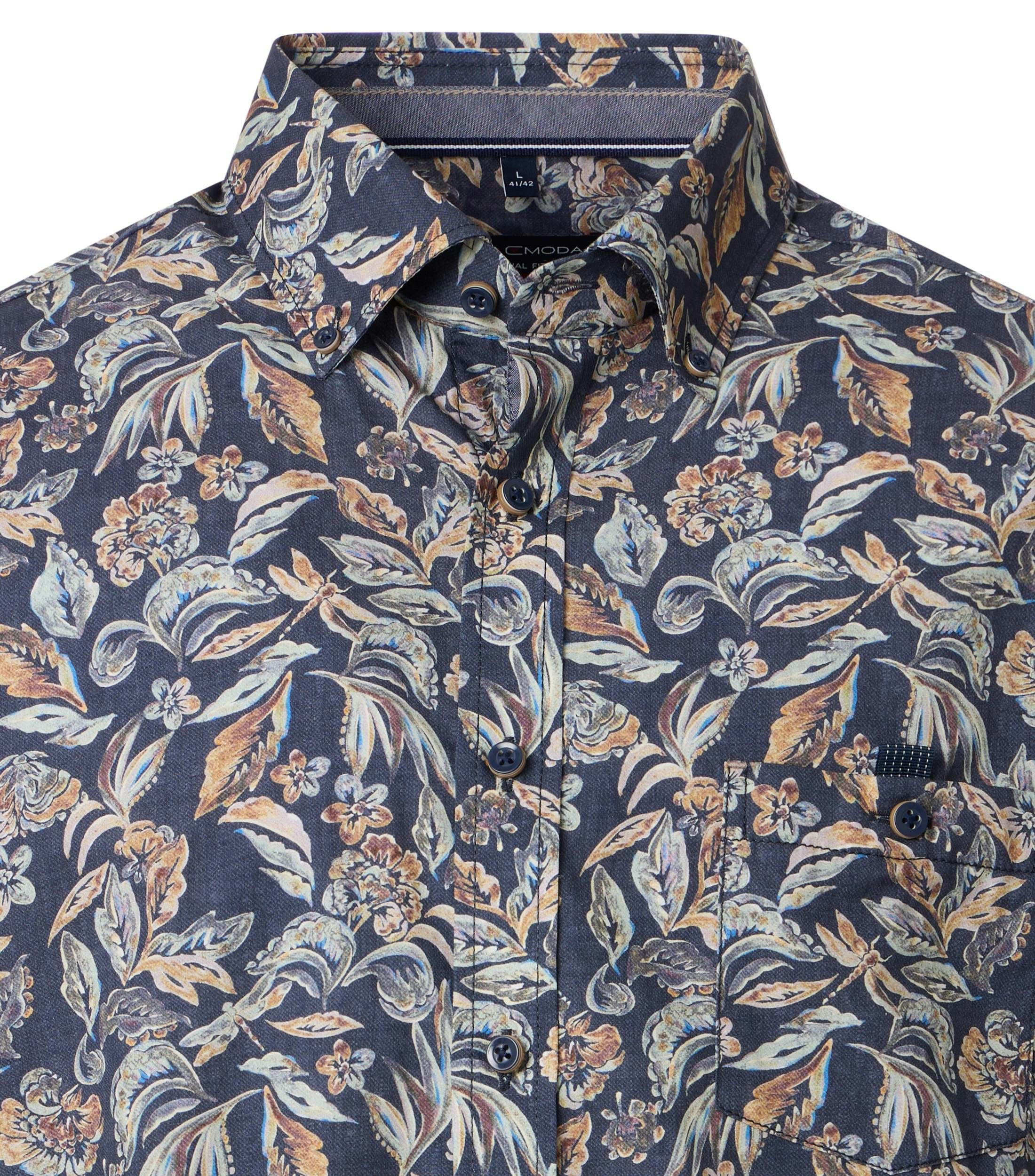 Ein Freizeithemd im Print Muster in der Farbe Dunkelblau