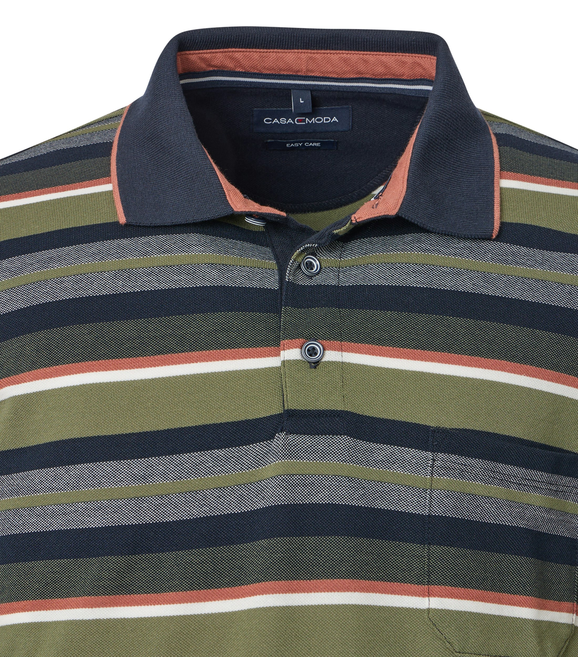 Ein Polo-Shirt im gestreift Muster in der Farbe Olive