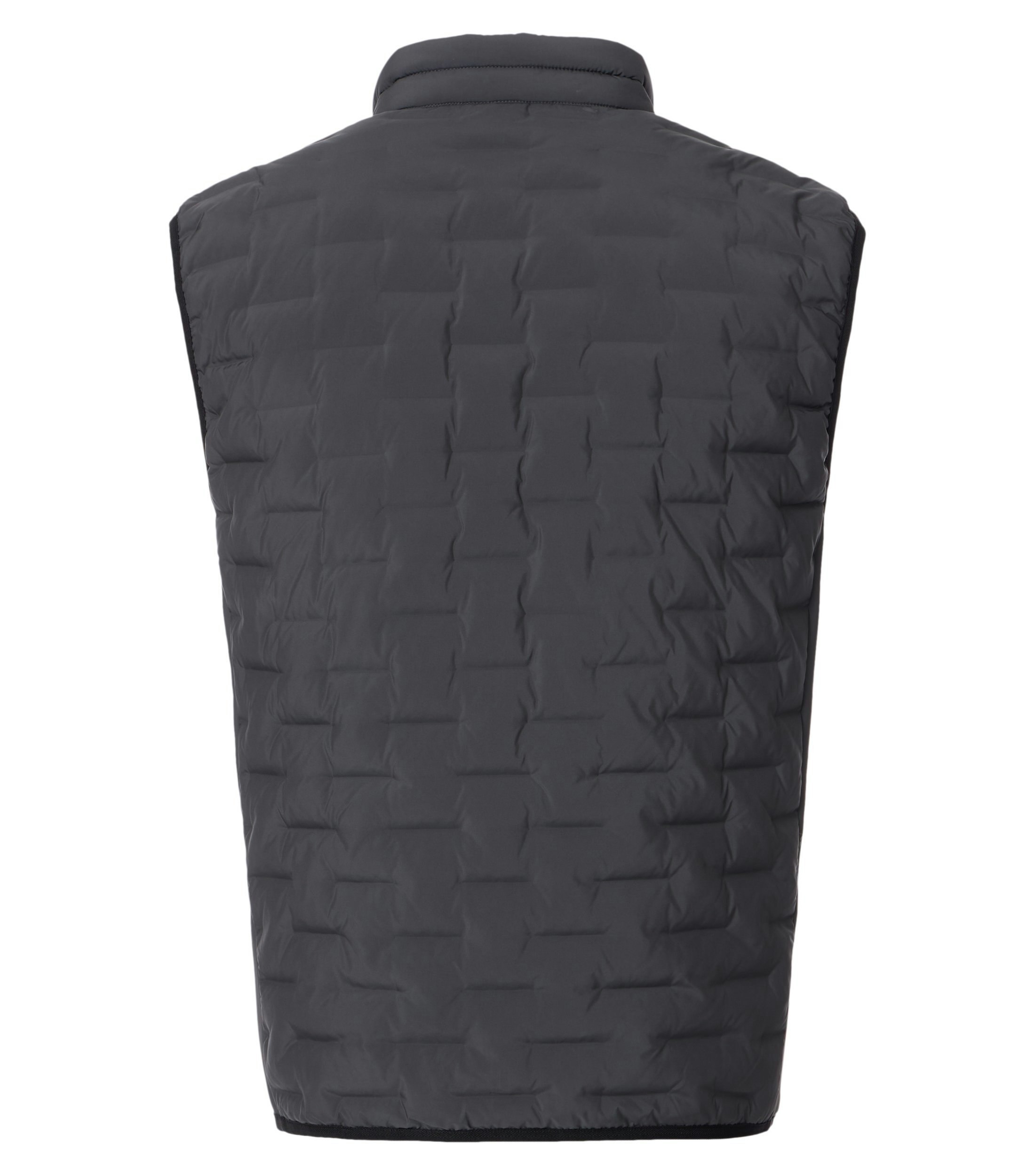 Das Model trägt eine Weste im uni Muster in der Farbe Grau