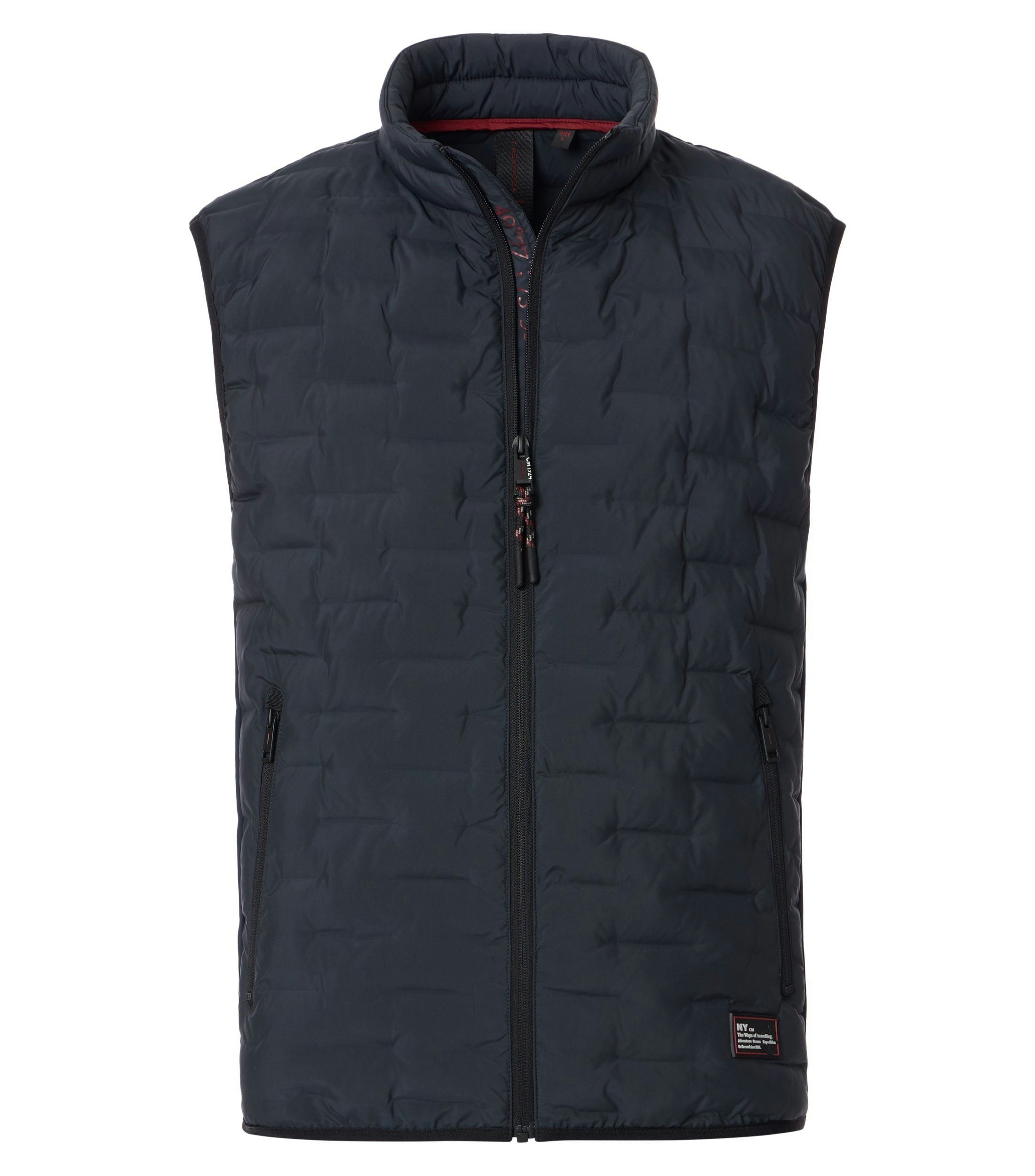 Das Model trägt eine Weste im uni Muster in der Farbe Dunkelblau