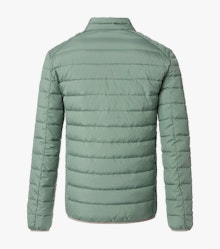 Das Model trägt eine Jacke im uni Muster in der Farbe Mint