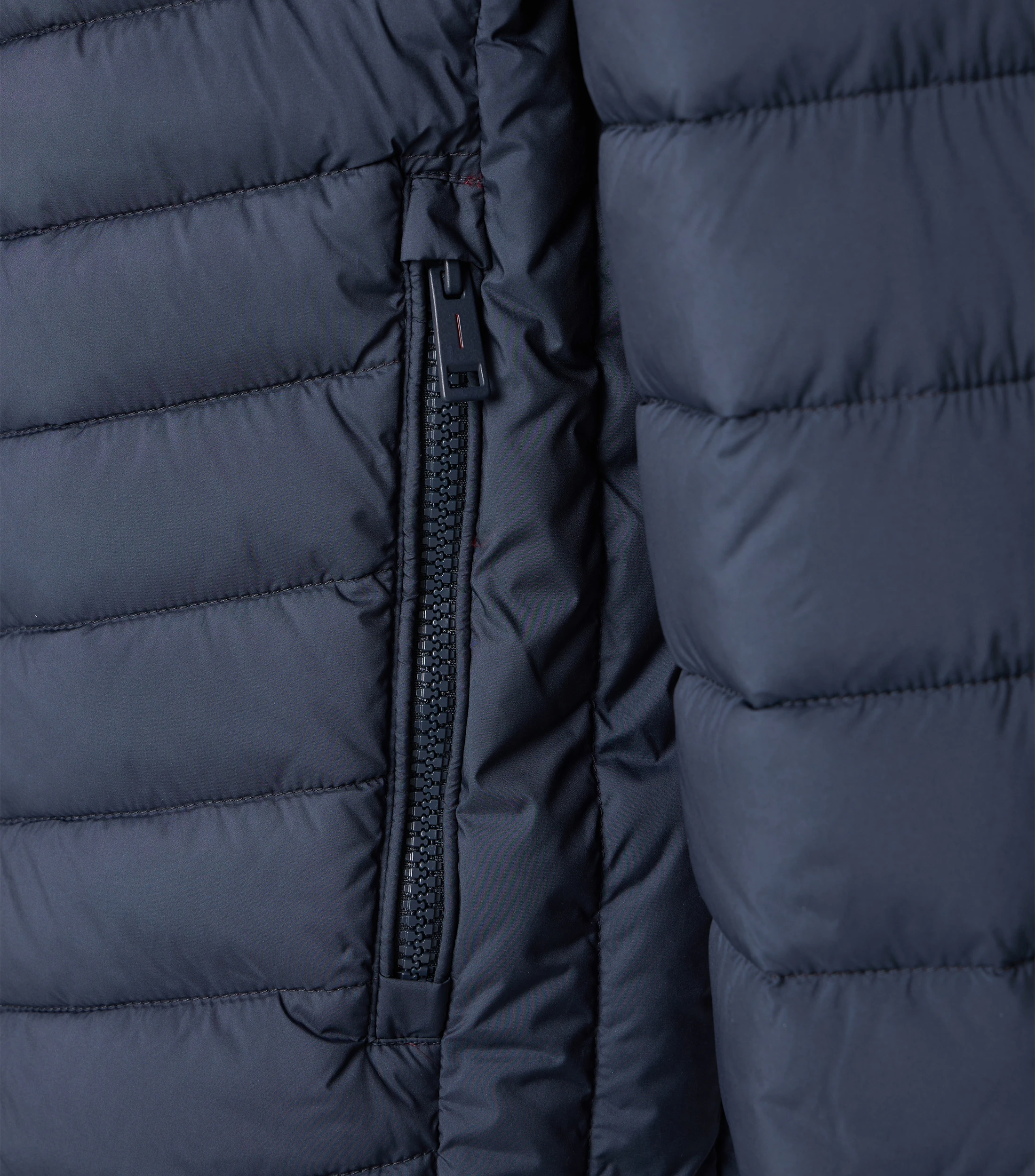 Steppjacke im unifarbenen Design in der Farbe Dunkelblau
