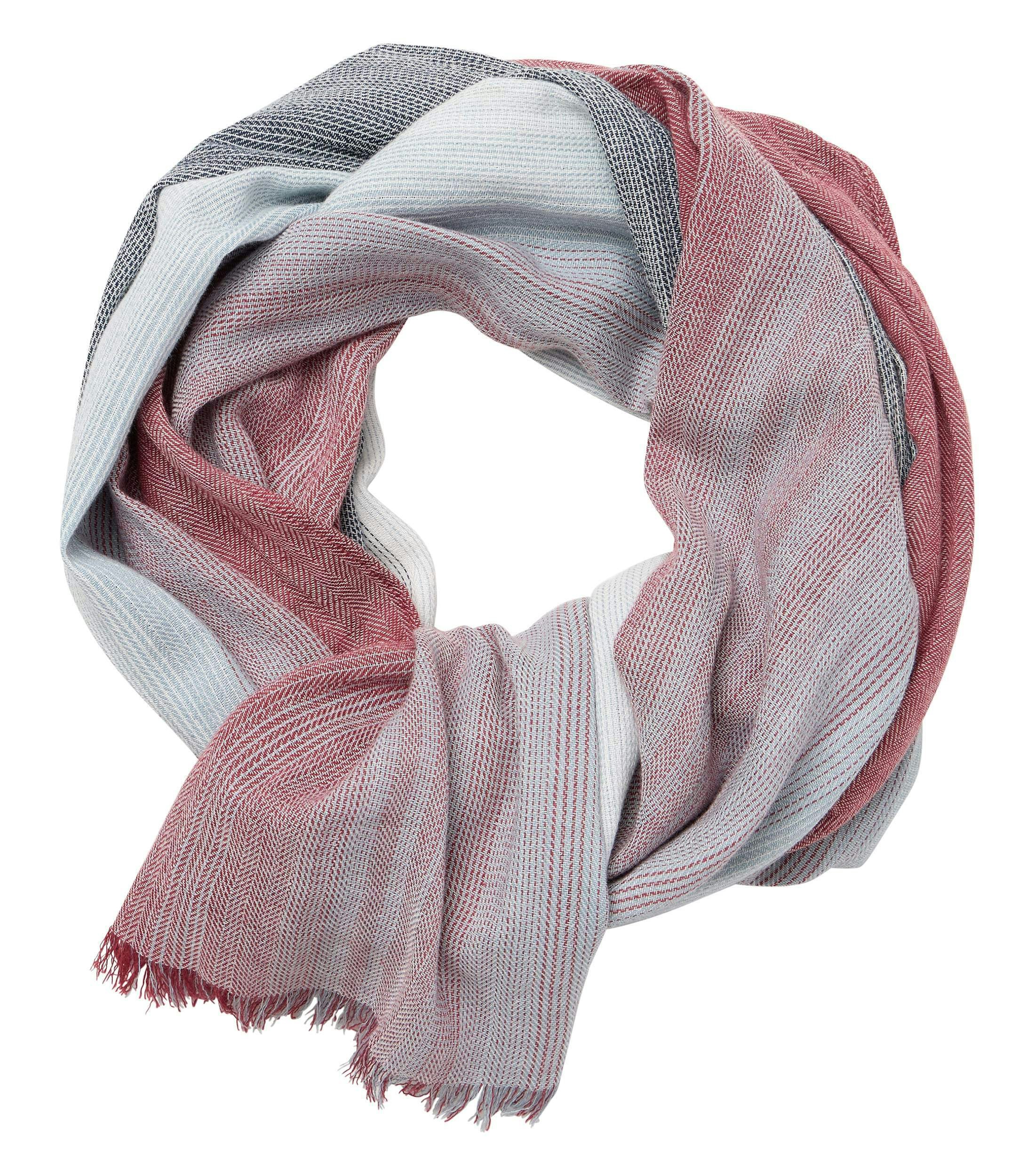 Ein Schal im uni Muster in der Farbe Rosarot