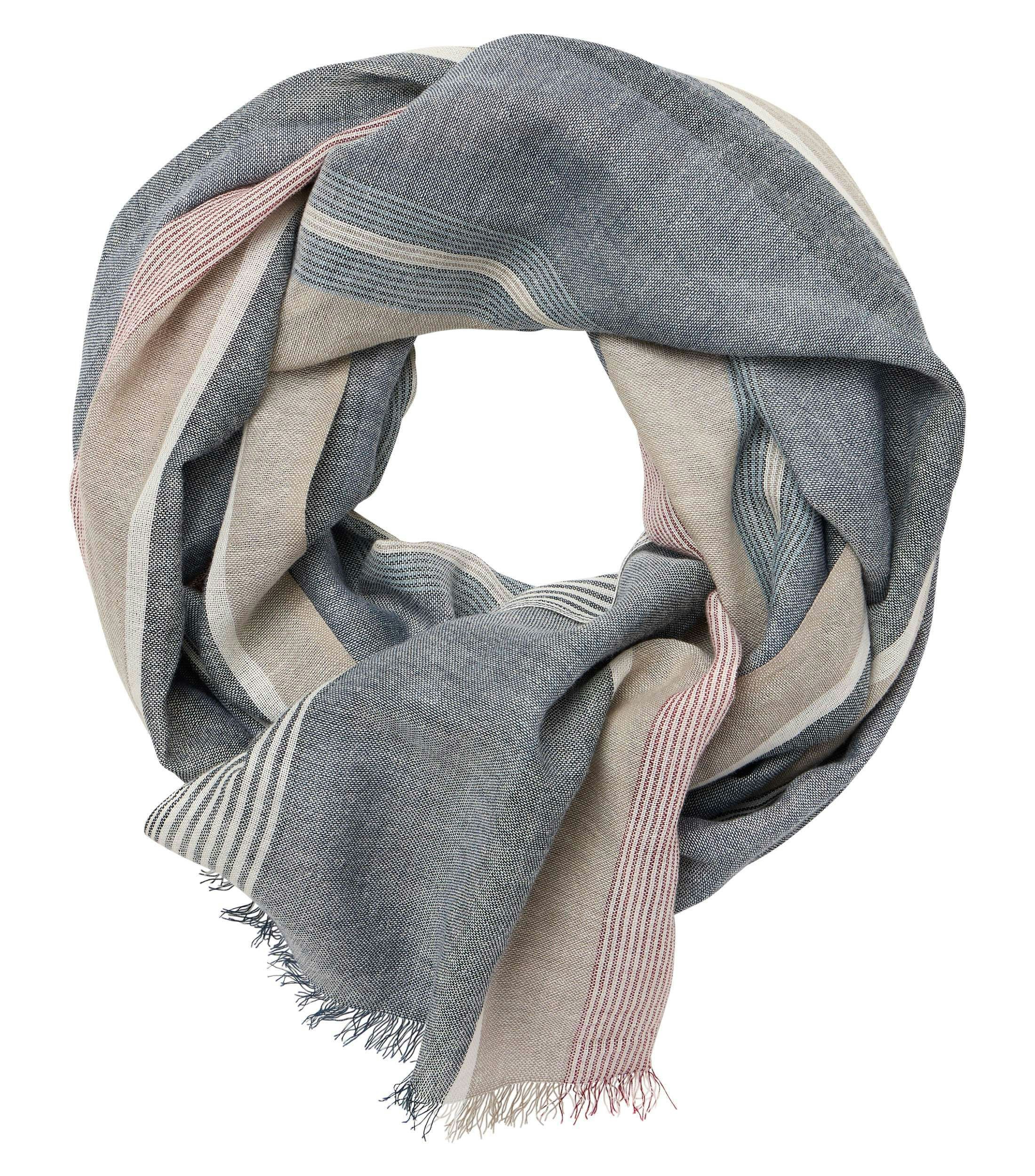 Ein Schal im uni Muster in der Farbe Grau