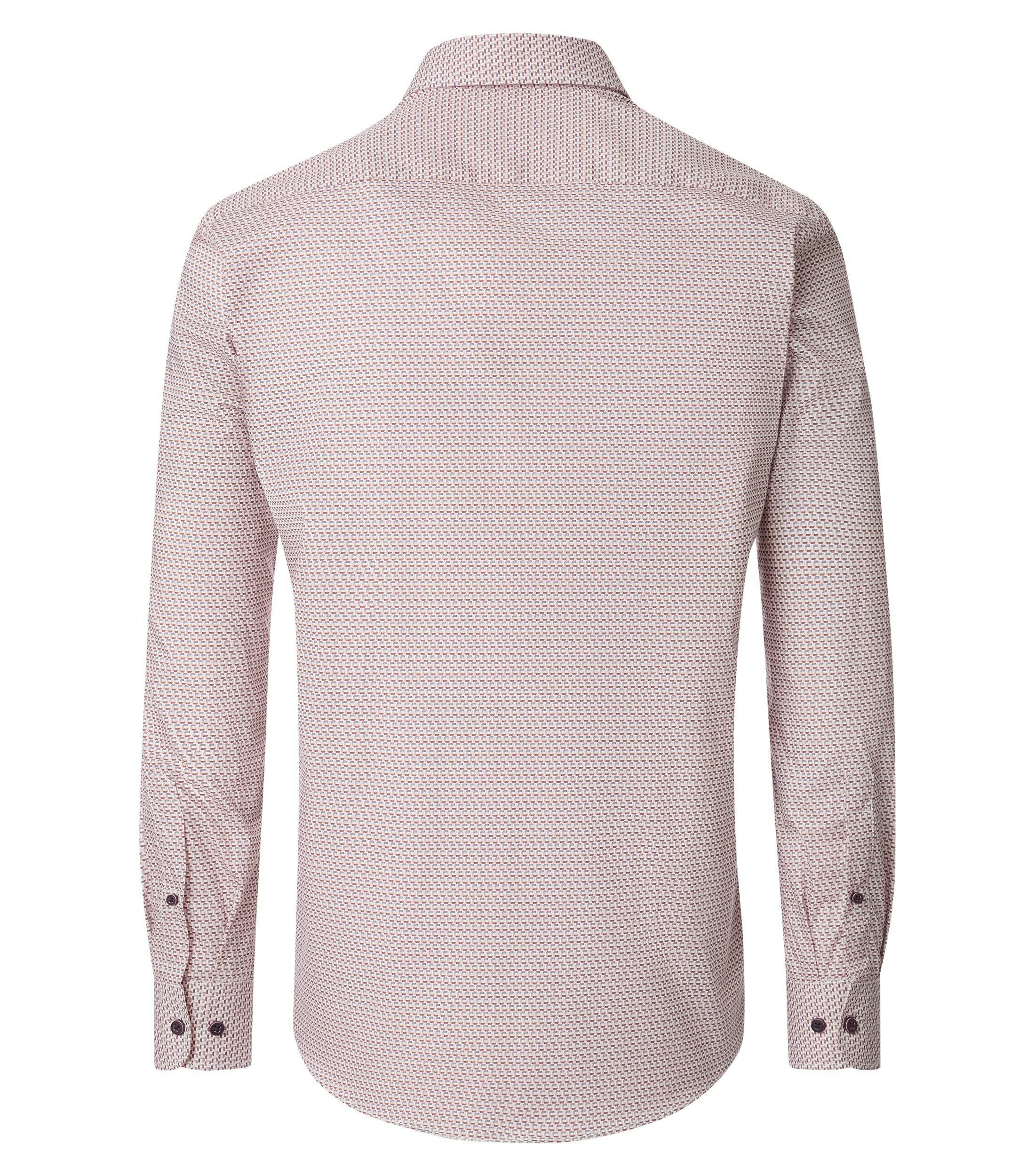 Das Model trägt ein Freizeithemd im Print Muster in der Farbe Rosarot