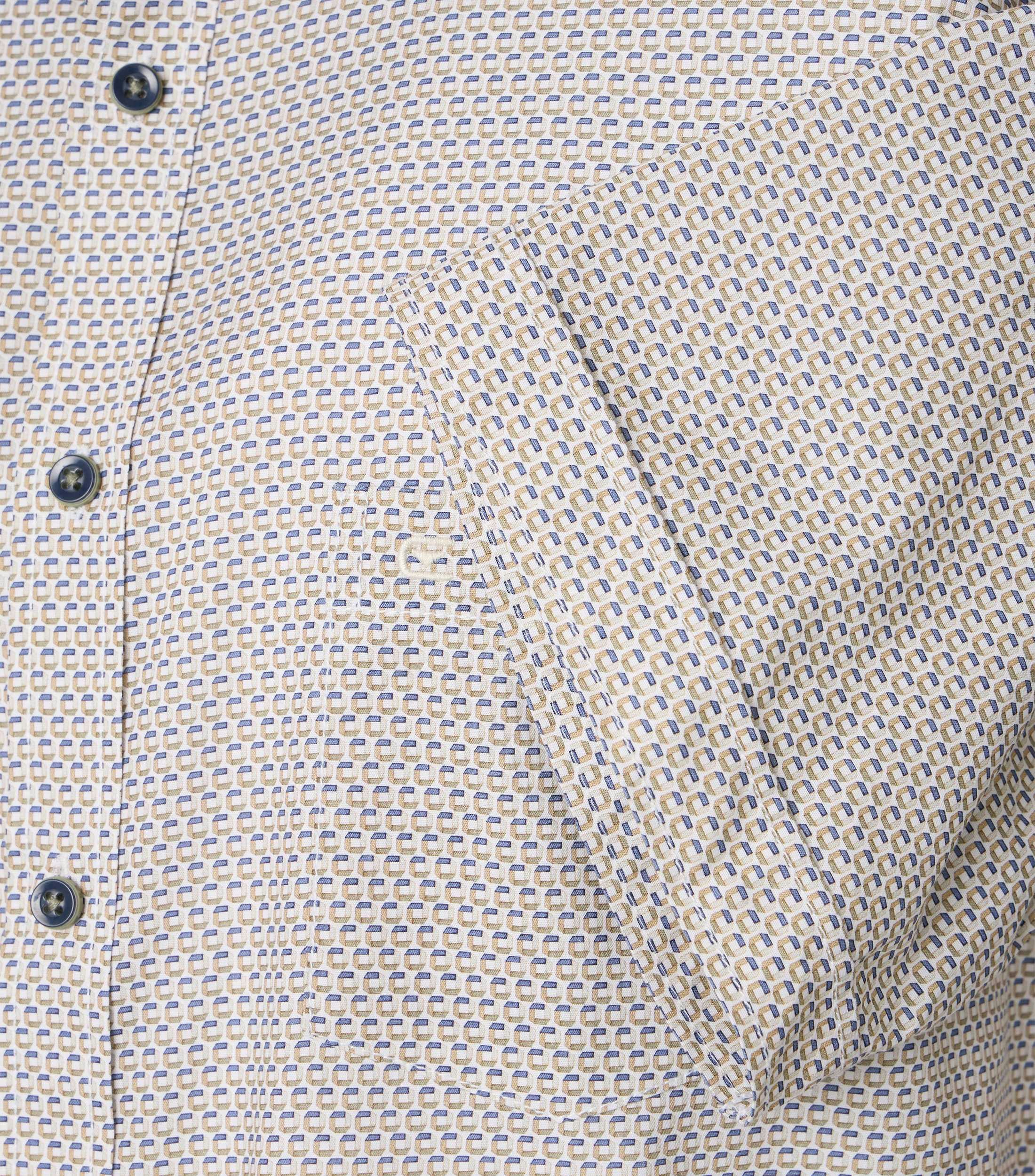 Ein Freizeithemd im Print Muster in der Farbe Champagner