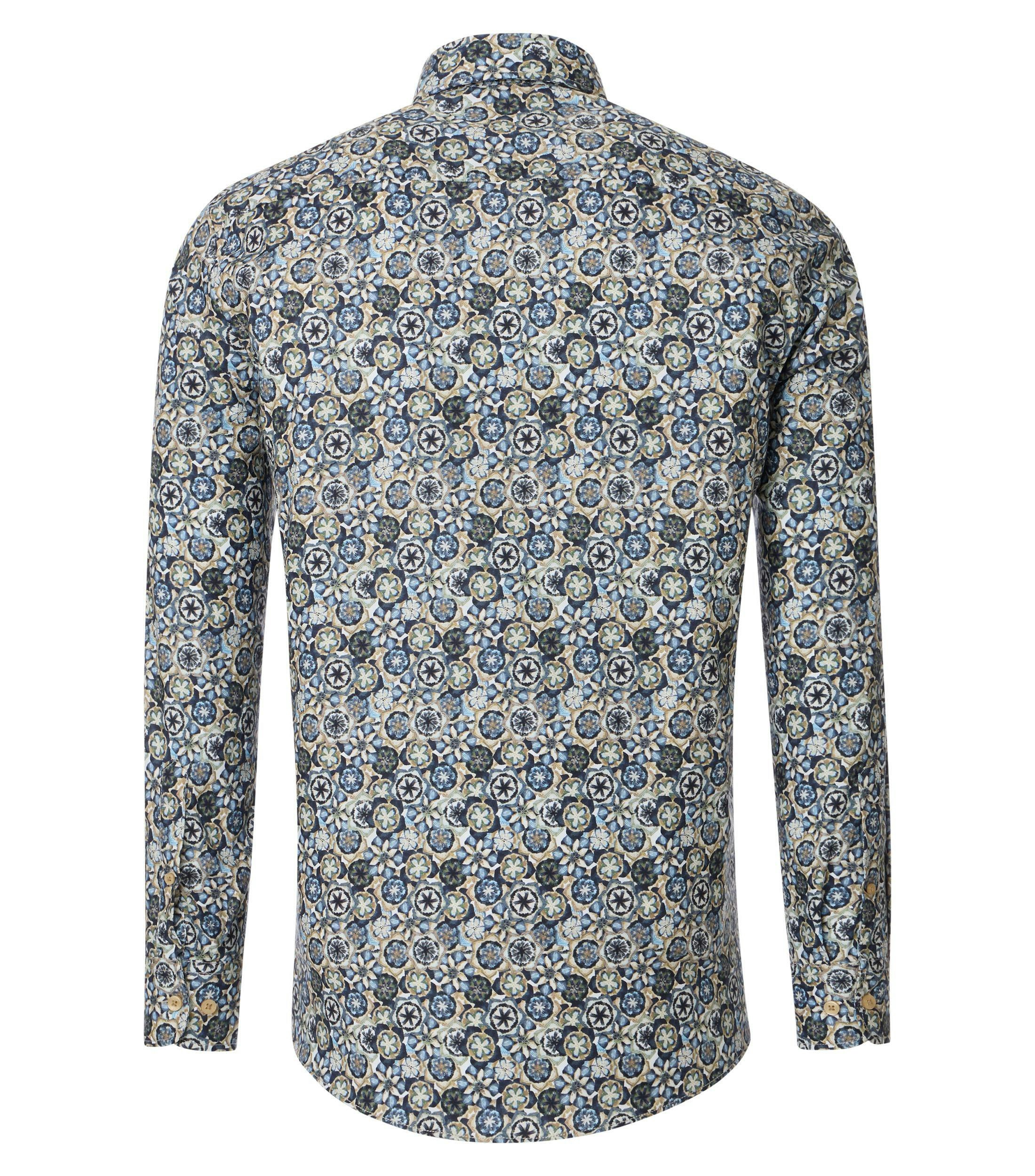 Ein Freizeithemd im Print Muster in der Farbe Blau
