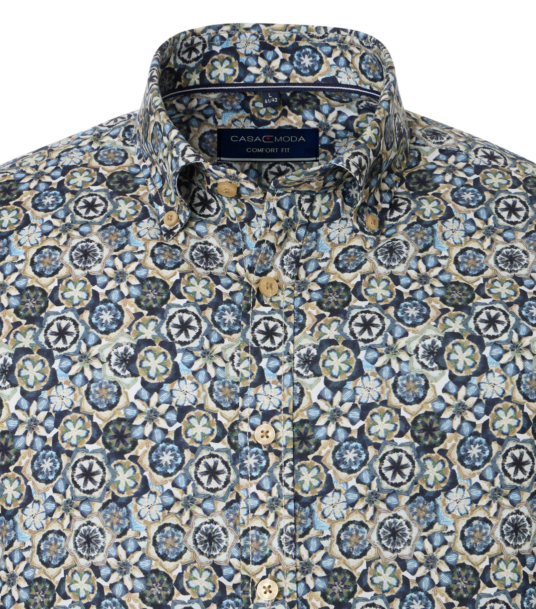 Ein Freizeithemd im Print Muster in der Farbe Blau