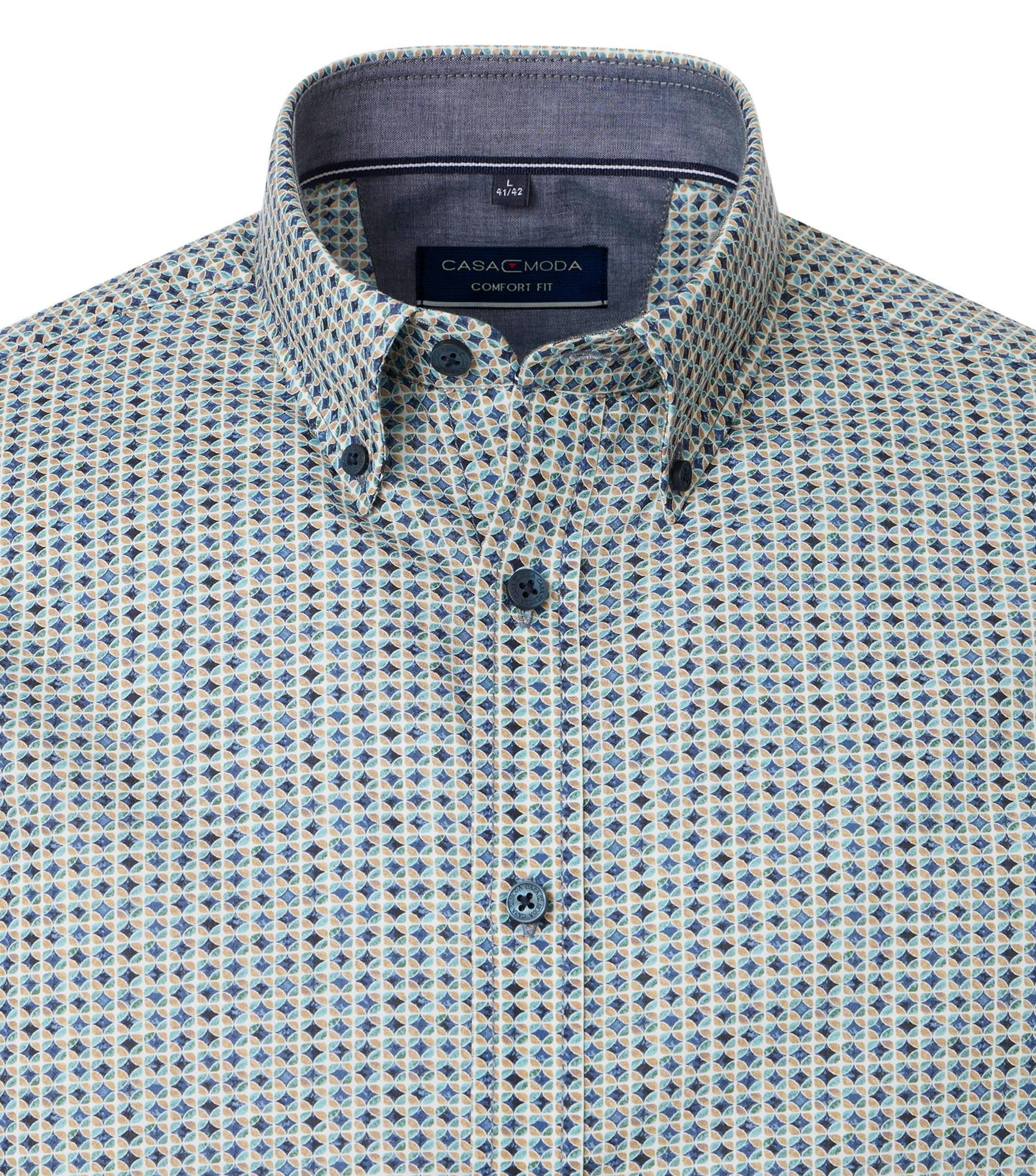 Ein Freizeithemd im Print Muster in der Farbe Blau