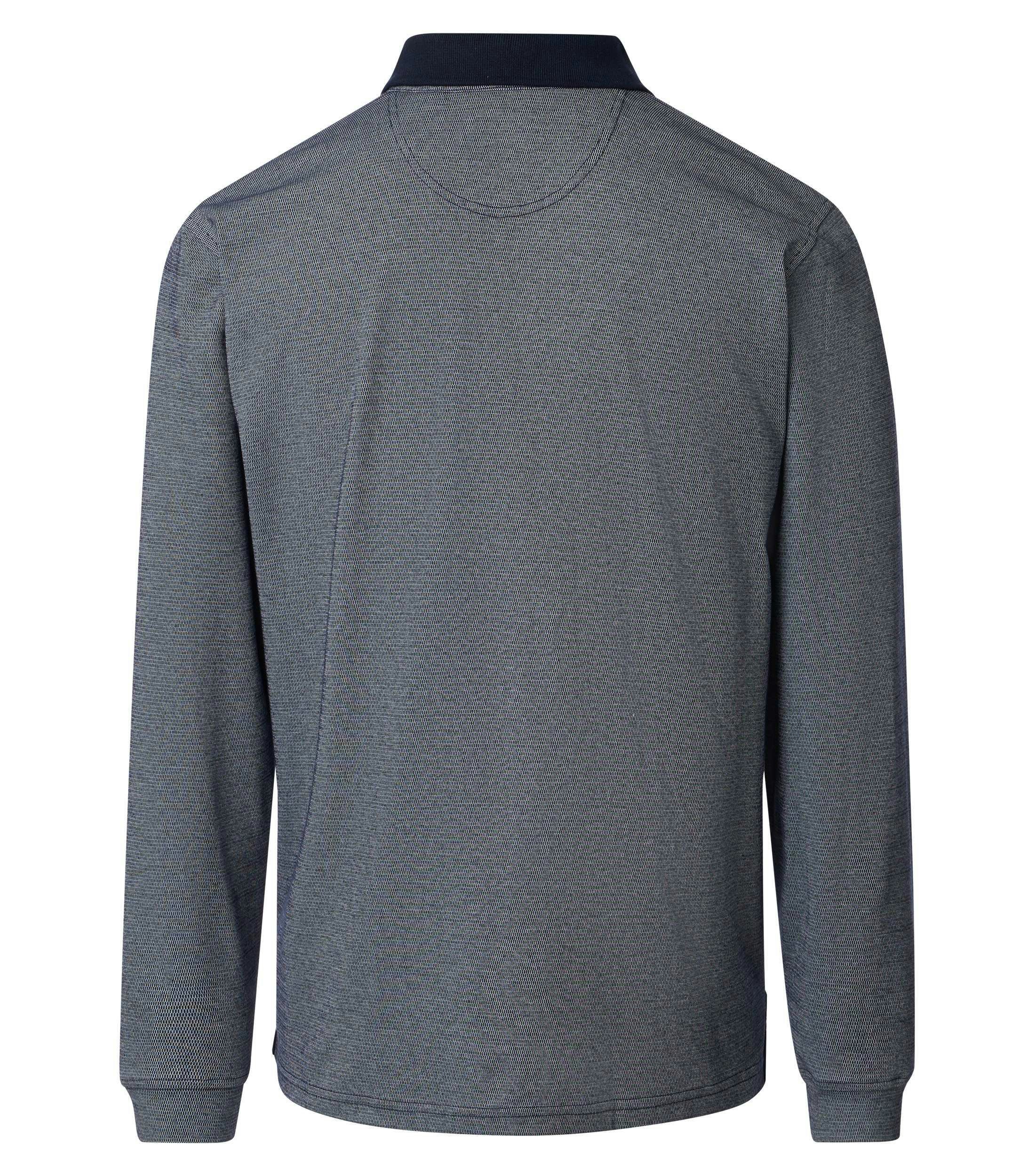 Ein Polo-Shirt im gestreift Muster in der Farbe Grau