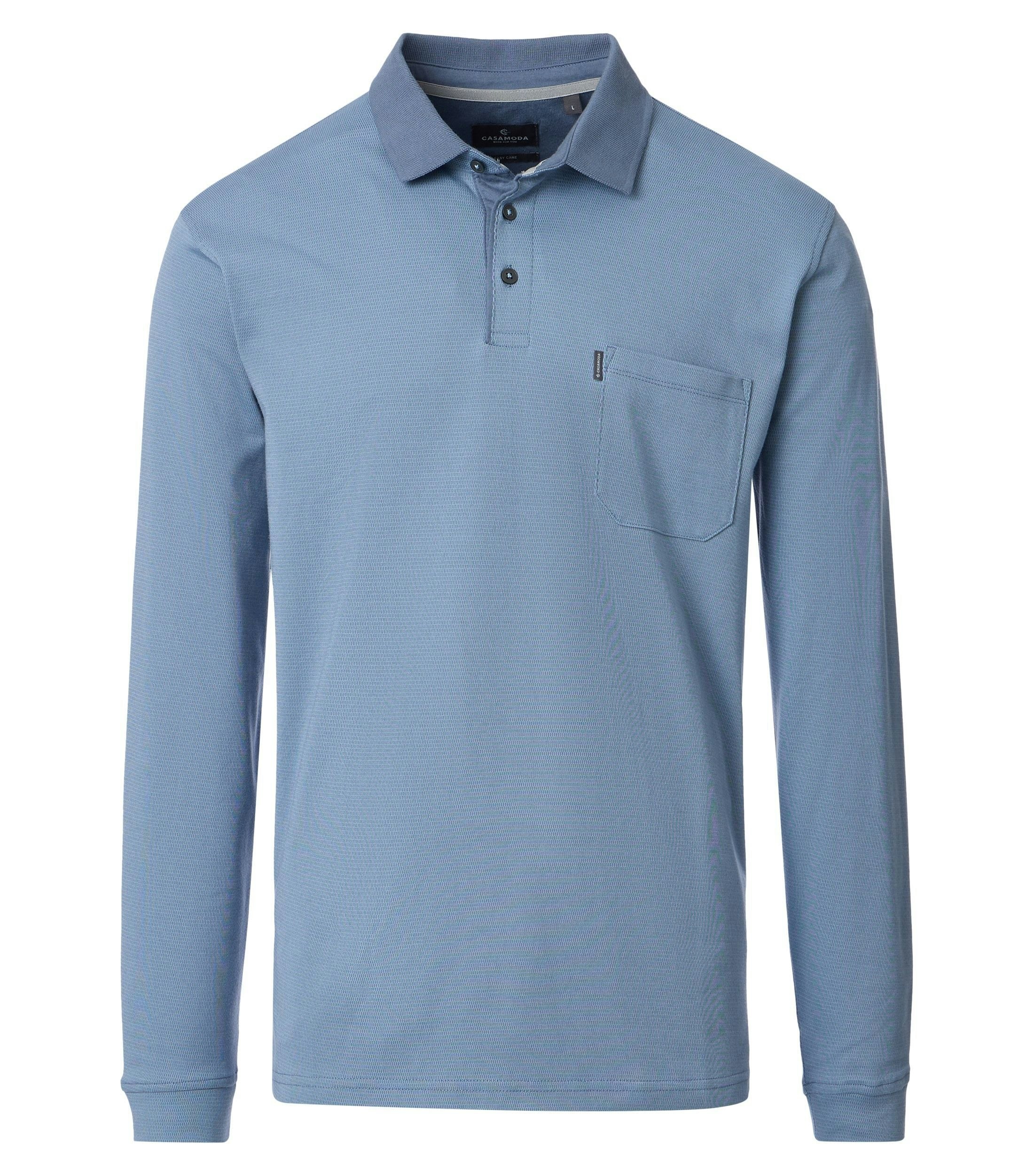 Ein Polo-Shirt im gestreift Muster in der Farbe Hellblau