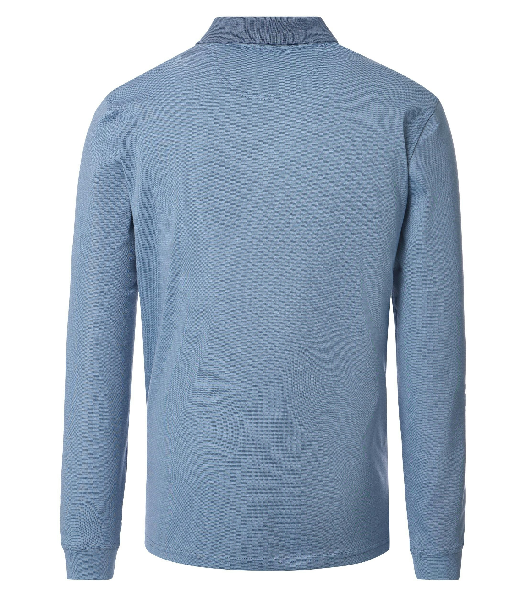 Ein Polo-Shirt im gestreift Muster in der Farbe Hellblau