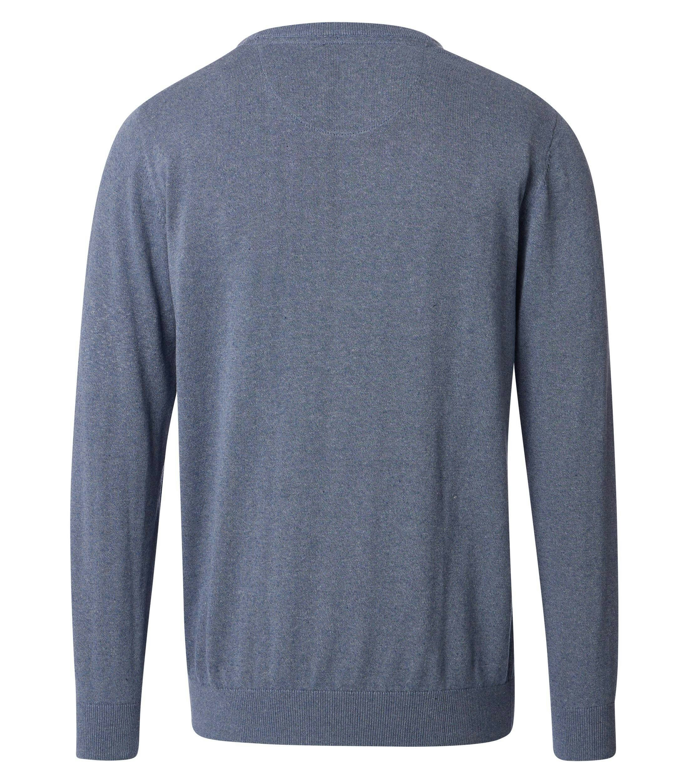 Ein Pullover im uni Muster in der Farbe Hellblau