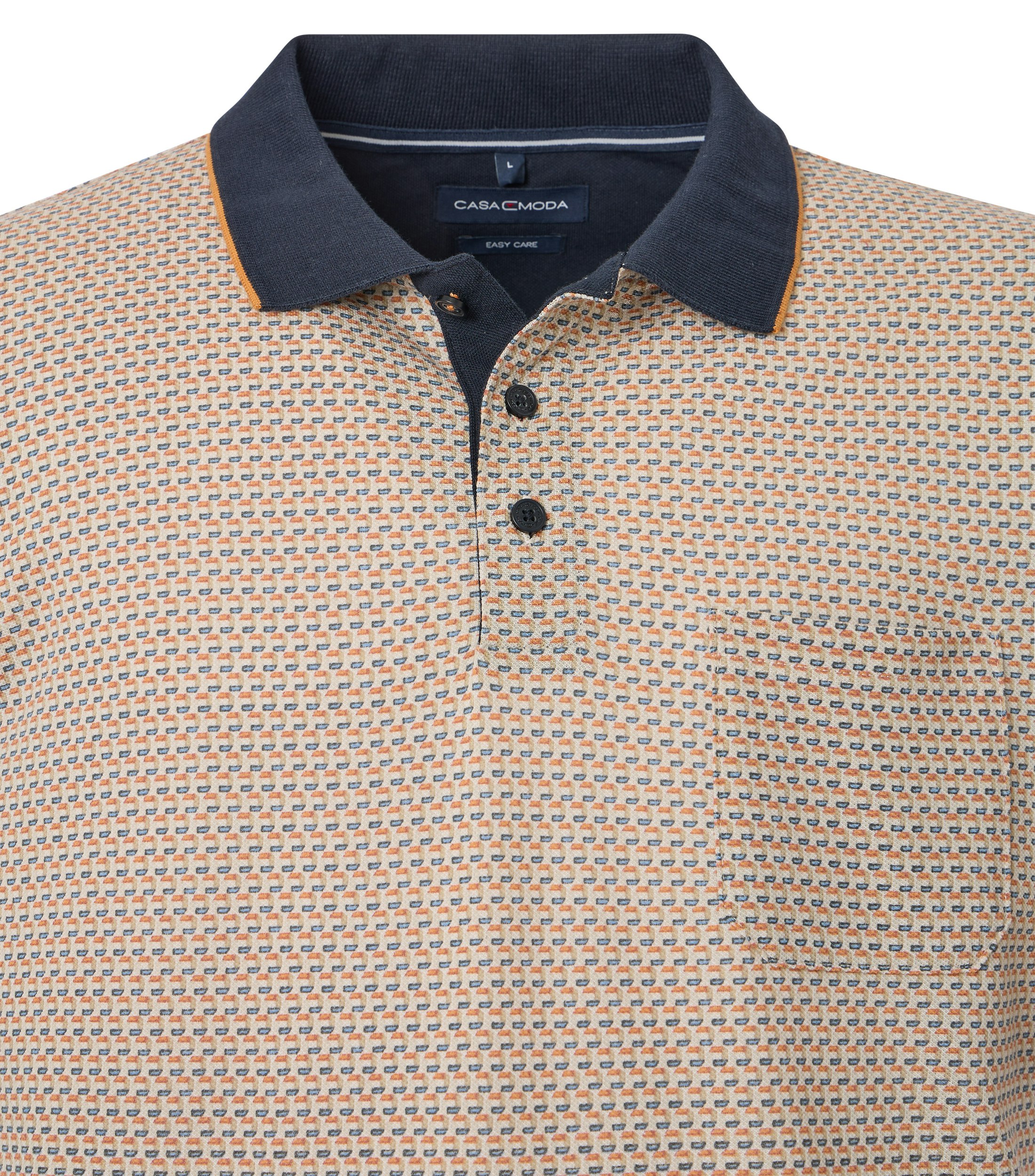 Ein Polo-Shirt im Print Muster in der Farbe Beige