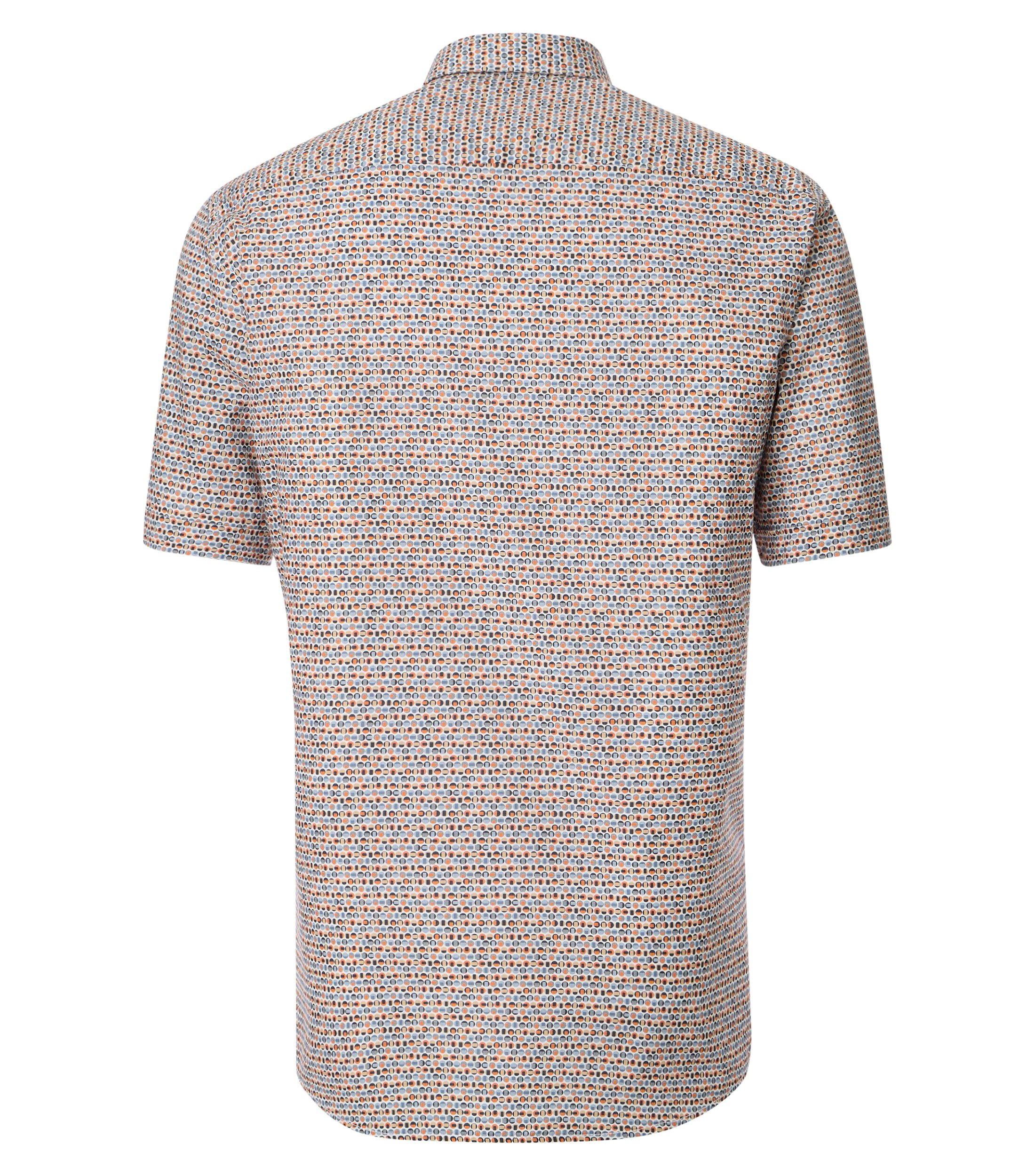 Ein Freizeithemd im Print Muster in der Farbe Orange