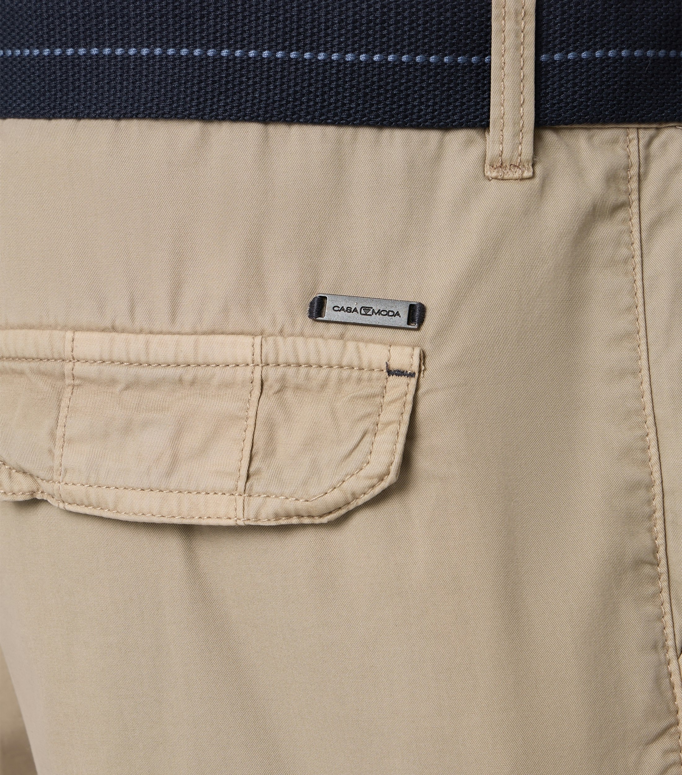 Shorts im unifarbenen Design in der Farbe Champagner Beige