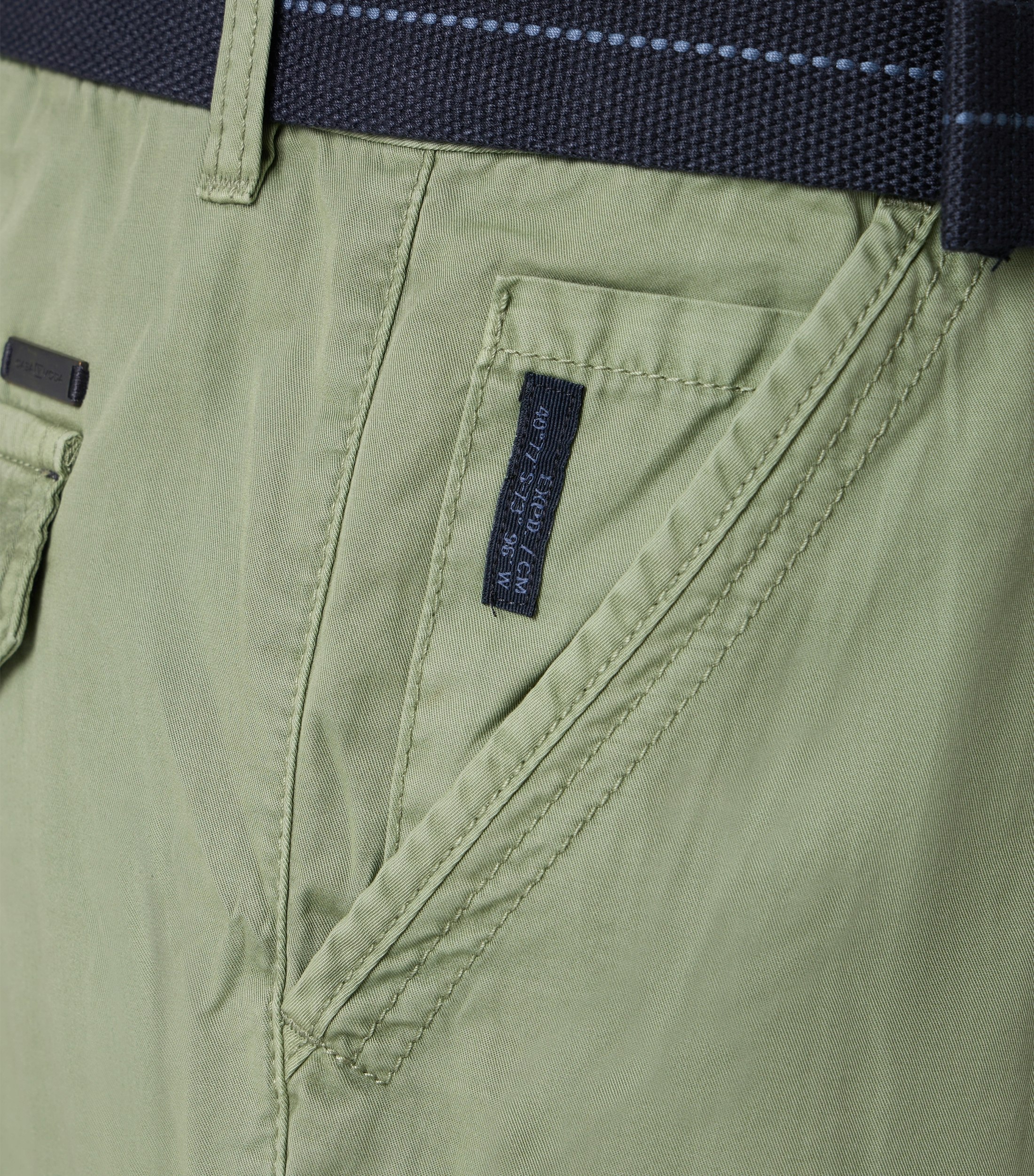 Shorts im unifarbenen Design in der Farbe Grün
