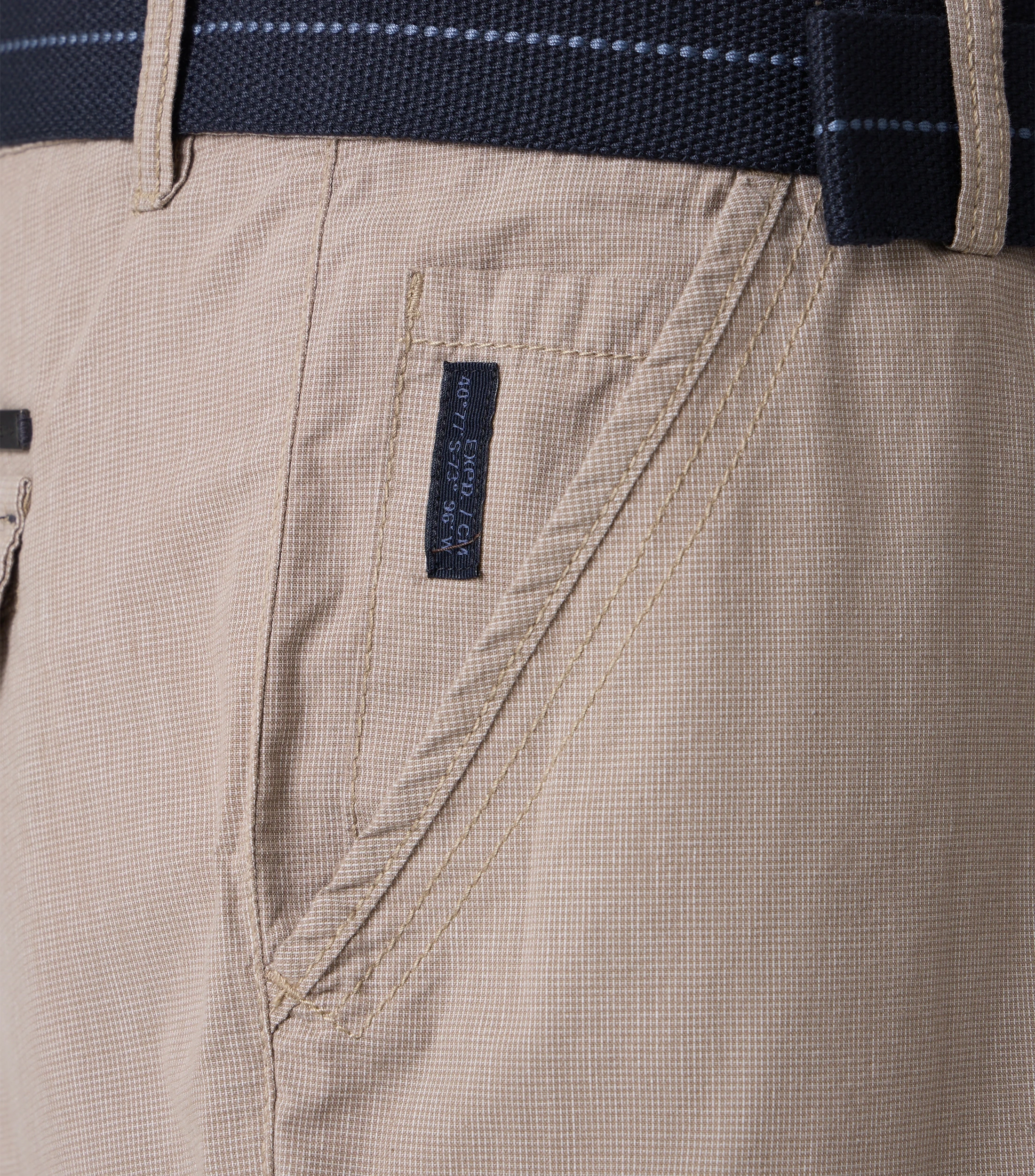 Shorts im unifarbenen Design in der Farbe Beige